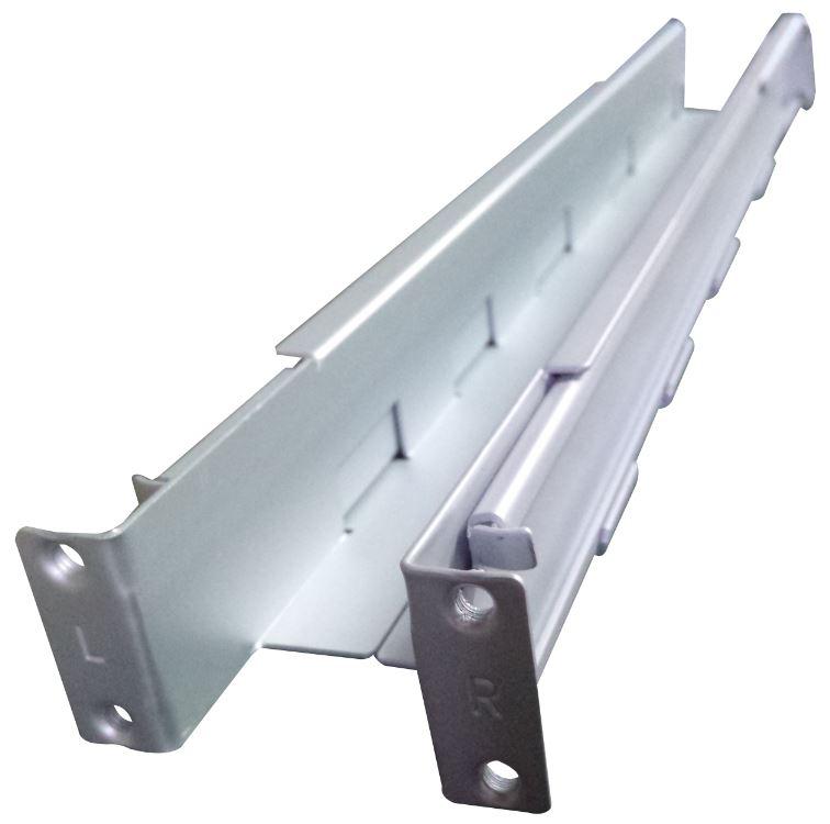 Es handelt sich um längliche, mehrteilige Schienensysteme aus Aluminium, die entsprechend ihrer Verwendung mit Lochungen und Bohrungen versehen und mit zu Stegen und Montagebohrungen ausgearbeiteten Endstücken ausgestattet sind. Die teleskopartig ausziehbaren Erzeugnisse werden paarweise in Serverschränke eingebaut und dienen zur Aufnahme von sogenannten USV-geräten (für unterbrechungsfreie Stromversorgung; nicht Gegenstand der vZTA). Sie sind gemeinsam mit einem Benutzerhandbuch und Befestigungsmaterial (Käfigmuttern, Schrauben und Bolzen) in einer Verpackung für den Einzelverkauf aufgemacht.
Abmessungen (Höhe x Breite x Tiefe): 4,26 cm x 4,14 cm x 70 cm.
- Antragstellerangaben -

Abbildung siehe Anlage.

Derartige Erzeugnisse gehören als "andere Beschläge aus unedlen Metallen, für Möbel" zur Codenummer 8302 4200 90 0 des Zolltarifs.