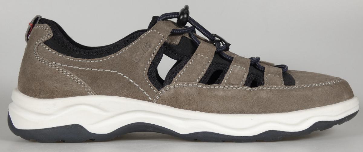 Freizeitschuhe, Größe 42, Foto siehe Anlage,
- mit Laufsohlen aus laut Antrag Kunststoff,
- mit Oberteil aus Spinnstoff (den größten Teil der Außenfläche bildend) und Leder,
- auf das Oberteil sind Verstärkungsteile aus Leder und Spinnstoff aufgesetzt,
- seitlich mit Aussparungen,
- über dem Spann mit einer elastischen Kordel mit Kordelstopper,
- im Bereich der Ferse mit einer Anziehhilfe,
- seitlich mit einem eingeprägten Firmenlogo versehen.

"Schuhe mit Laufsohlen aus Kunststoff und Oberteil aus Spinnstoffen, andere als in den
 Unterpositionen (KN) 6404 1100 bis 6404 1910 genannte"