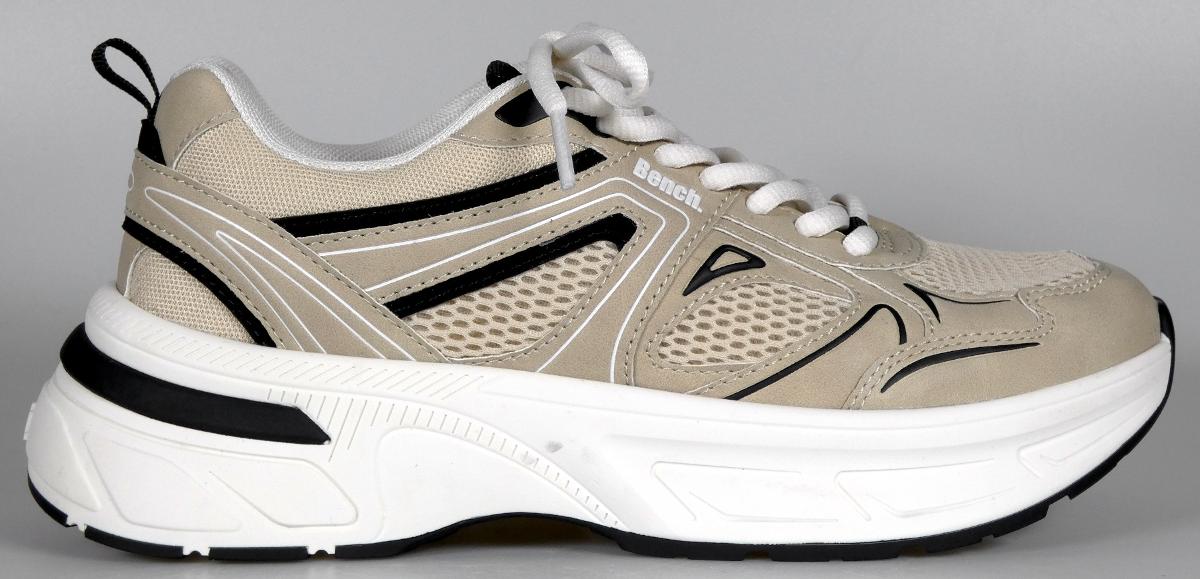 Halbschuhe, Größe 37, Foto siehe Anlage,
- mit Laufsohlen aus laut Antrag Kunststoff,
- mit Oberteil aus Spinnstoff, damit keine Ware der Position 6402, 
- auf das Oberteil sind großflächig Verstärkungsteile aus Kunststoff (Spinnstoff mit einer mit 
  bloßem Auge wahrnehmbaren Außenschicht aus Kunststoff) und Spinnstoff aufgesetzt, 
- mit Schnürsenkelverschluss,
- seitlich, auf der Lasche und im Bereich der Ferse mit Firmenlogos versehen,
- im Bereich der Lasche und der Ferse mit einer Anziehhilfe.

"Schuhe mit Laufsohlen aus Kunststoff und Oberteil aus Spinnstoffen, andere als in den Unter-
 positionen (KN) 6404 1100 bis 6404 1910 genannte"