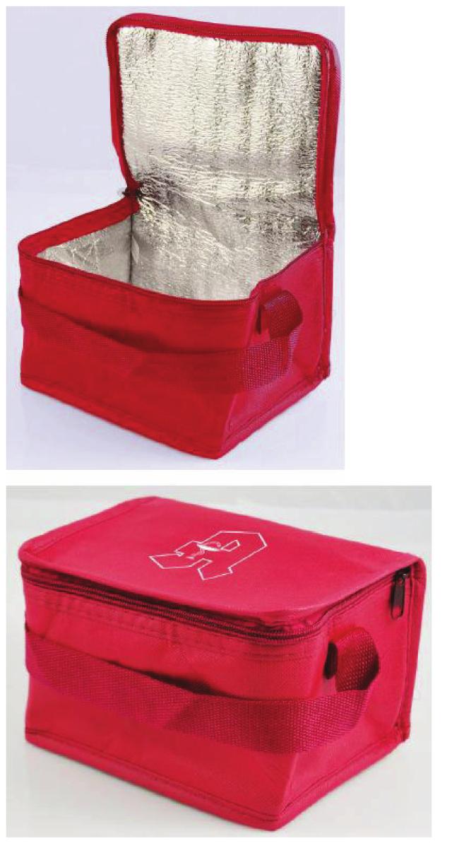 Isoliertasche für Nahrungsmittel oder Getränke, sog. Kühltasche, Fotos siehe Anlage,
- nach den Antragsangaben:
- - mit einer Außenseite aus Spinnstoffen (thermisch punktuell verfestigter Vliesstoff),
- - mit einer isolierenden Zwischenlage aus Schaumkunststoff und einer Innenlage
     aus silberfarbener Folie,
- - mit einem Handtragegriff,
- - mit einem entlang des oberen Randes an drei Seiten verlaufenden Reißverschluss,
- - - ohne Inneneinteilung,
- - mit den Abmessungen: ca. 20 cm (Breite) x 15 cm (Höhe) x 12 cm (Tiefe),
- ohne Hinweise auf Handarbeit,
- dient der Aufrechterhaltung der Temperatur von Speisen und Getränken während des Transports.

"Isoliertasche für Nahrungsmittel oder Getränke, mit Außenseite aus Spinnstoffen,
 nicht handgearbeitet"