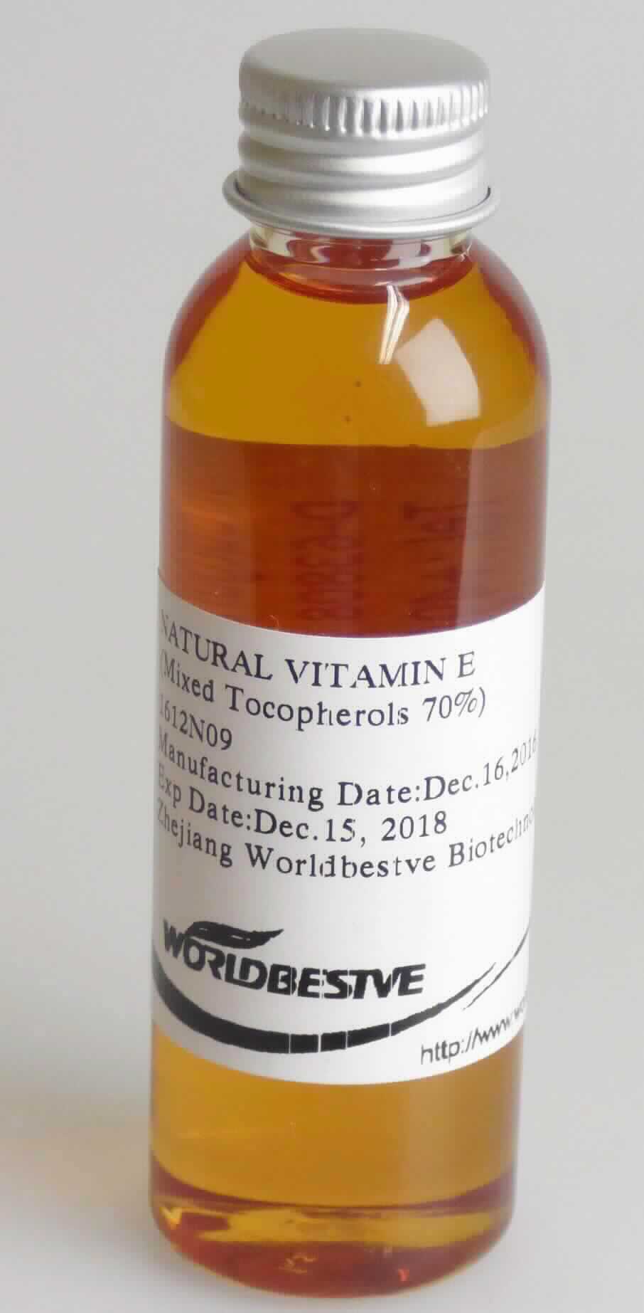Vitamin E; Tocopherole

Bei der Ware handelt es sich um ein Gemisch von alpha-, beta-, gamma- und delta-Tocopherolen in Sojabohnenöl.  Der Gehalt an Tocopherolen beträgt circa 72%. Die Ware liegt als hellgelbe bis rötlichbraune klare, ölige Suspension vor.

Die Ware ist als Vitamin E in die Unterposition 2936 28 der Kombinierten Nomenklatur einzureihen.