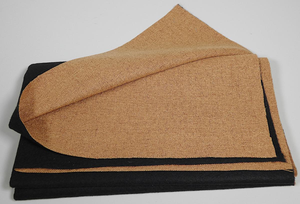 Textillaminat, Foto siehe Anlage,
- als Meterware, mit einer Breite von laut Antrag 145 cm,
- laut Untersuchungsergebnis:
-- aus zwei mit ihrer ganzen Fläche aufeinander liegenden und so miteinander durch Kleben
   verbundenen Lagen:
--- mit einer Oberlage (Schauseite):
---- aus einem buntgewebten Gewebe (melierte Garne) aus ungezwirnten, nicht hochfesten Garnen,
---- aus texturierten, synthetischen Filamenten (laut Antrag Polyester),
--- in Leinwandbindung,
--- mit einer Unterlage:
---- aus einem einfarbigen Nadelfilz,
---- aus synthetischen Chemiefasern,
- das die Schauseite bildende Gewebe verleiht der Ware insbesondere im Hinblick auf die
  Bedeutung in Bezug auf die Verwendung als Möbelbezugsstoff ihren wesentlichen Charakter.

"Gewebe aus Garnen aus synthetischen Filamenten, anderes als in den Unterpositionen 
 (HS) 5407 10 bis 5407 44 genannte, mit einem Anteil an texturierten Polyester-Filamenten von 
 mehr als 85 GHT, buntgewebt"