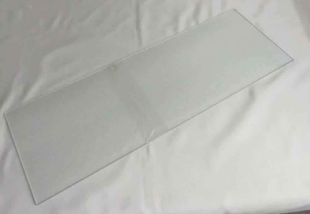 Vorgespanntes Einschichten-Sicherheitsglas, sog. Einscheibensicherheitsglas (ESG), Chinchilla Glas, Foto siehe Anlage, 
- lt. Antrag aus vorgespanntem Einschichten-Sicherheitsglas (ESG),
- lt. Antrag mit einem Eisengehalt von mehr als 300 ppm,  
- Chinchilla Glas (einseitig strukturiert), jedoch nicht undurchsichtig,
- ohne Beschichtung, 
- mit bearbeiteten Kanten (geschliffen und poliert), 
- in den Abmessungen: ca. 61 cm (Länge) x 20 cm (Breite) x 0,3 cm (Dicke), 
- lt. Antrag zur Verwendung im Möbel- oder Ladenbau vorgesehen.

"Vorgespanntes Einschichten-Sicherheitsglas, anderes als in den Unterpositionen 7007 1110 bis 7007 1920
 genannte, anderes als im TARIC-Code 7007 1980 85 genanntes"