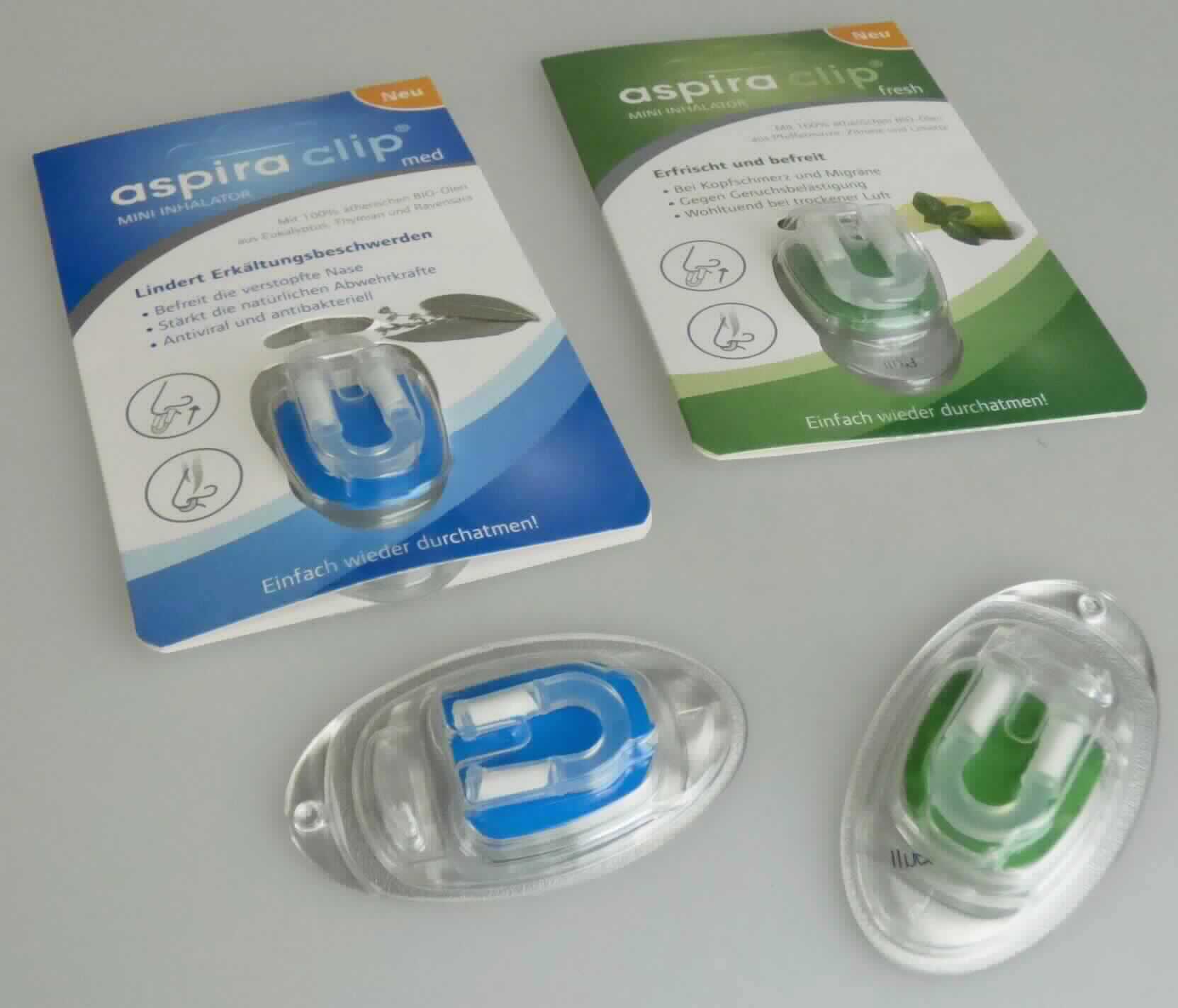 Anderes zubereitetes Riechmittel; Inhalator für die Nase

Bei der Ware handelt es sich um einen hufeisenförmig gebogenen Kunststoffschlauch, gefüllt mit stark riechenden Duftstoffen. Die Ware ist in einer Kunststofftiefziehschale verblistert und mit einem bunt bedruckten Pappetikett für den Einzelverkauf aufgemacht. Nach den vorliegenden Angaben soll das Erzeugnis zu Inhalationszwecken in die Nasenlöcher eingeführt werden. 

Die Ware ist als anderes zubereitetes Riechmittel in die Position 3307 der Kombinierten Nomenklatur einzureihen.