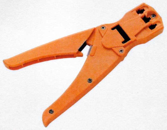 "Crimp-Zange";

- mit freiem Arm zu handhabende Zange mit arbeitendem Teil aus unedlem Metall und Griffen aus
  Kunststoff

- im oberen Teil mit Aussparungen für RJ11- und RJ45-Steckern versehen

- durch Betätigung der Griffe bewegen sich die "Crimpbacken" aus unedlem Metall nach oben und
  formen dabei die zu bearbeitenden Werkstücke (Steckverbinder mit Kabel) um

- dient zum Umformen (Crimpen) von Kabeln bzw. zum Verbinden von Kabeln mit Steckverbindern

- zusätzlich mit drei Schneidklingen aus unedlem Metall ausgestattet, zum Abisolieren und Durch-
  trennen von Kabeln

- auf einem bedruckten Pappkarton aufgeblistert

Abbildung siehe Anlage.

Derartige Erzeugnisse gehören als "andere Zangen, mit arbeitendem Teil aus unedlem Metall" zur
Codenummer 8203 2000 00 0 des Zolltarifs.