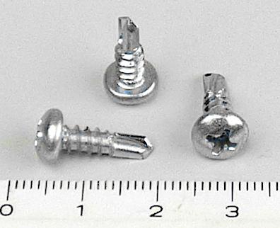 Es handelt sich um Schrauben aus Stahl (kein nicht rostender Stahl) mit Linsenkopf mit Kreuzschlitz und mit einem bis zum Kopf reichenden, selbstformenden Gewinde. Das Gewindeende ist zu einer Bohrspitze ausgearbeitet. 
- Antragstellerangaben -
Gesamtlänge: etwa 15 mm.

Abbildung siehe Anlage. 

Derartige Erzeugnisse gehören als "andere gewindeformende Schrauben (keine Blechschrauben), aus Stahl (kein nicht rostender Stahl), mit Gewinde" zum TARIC-Code 7318 1499 90.