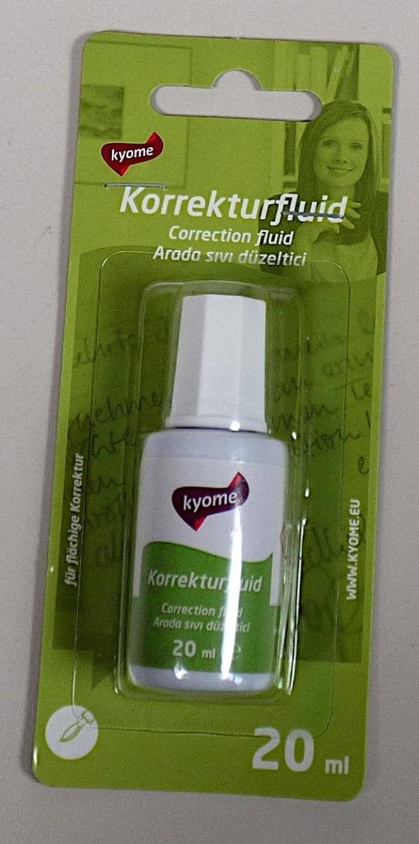 Angaben:
Kyome Korrekturfluid, Artikelnummer 742023, 20 mL.

Feststellungen:
Weiße, schnelltrocknende Flüssigkeit mit Lösemittelgeruch in einer Kunststofflasche mit bedrucktem Aufkleber und einem Schraubverschluss mit Pinseleinsatz. Verpackt in einer Blisterpackung mit Papprückwand. Den Untersuchungen nach ist Titandioxid als Pigment enthalten.

Befund:
Chemische Erzeugnisse und Zubereitungen der chemischen Industrie oder verwandter Industrien (einschließlich Mischungen von Naturprodukten), anderweit weder genannt noch inbegriffen; chemische Erzeugnisse oder Zubereitungen, überwiegend aus organischen Verbindungen bestehend, anderweit weder genannt noch inbegriffen; in flüssiger Form bei 20 °C; andere.