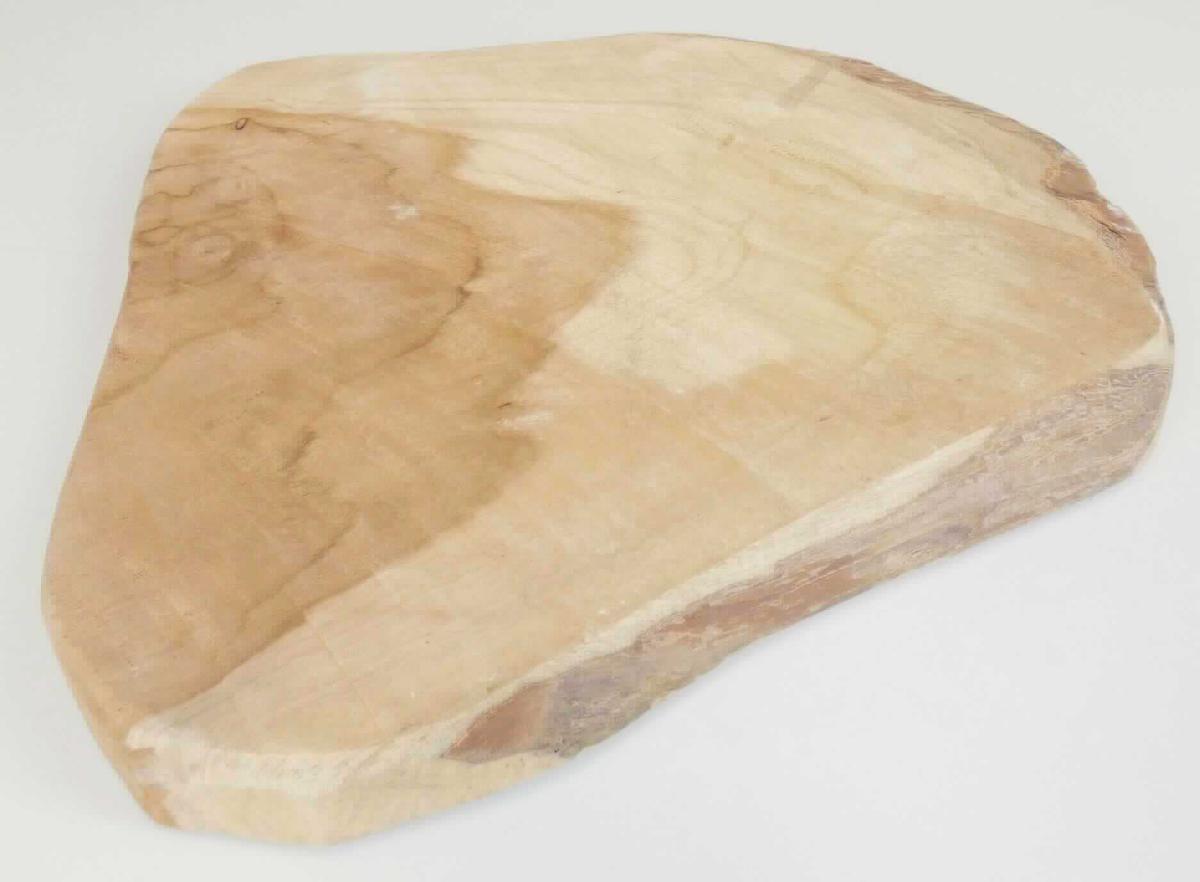 Holzbrett aus Teak
- annähernd trapezförmiges Brett (ca. 26 x 24 x 2 cm), aus Teak-Holz (lt. Antragsteller),
- in der Längsrichtung oder in der Querrichtung gesägt, mit sägerauen Oberflächen,
- an den Kanten abgeschrägt (profiliert),
- soll zu Dekorationszwecken verwendet werden.
(Abbildungen siehe Anlage)

"Holz, entlang mehrerer Kanten profiliert (abgeschrägt), aus tropischem Holz"