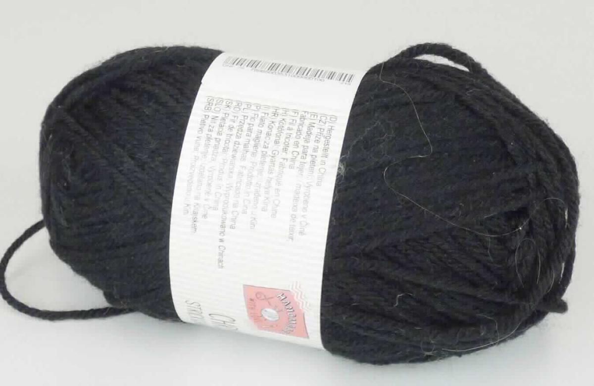 Garn, sog. Strickgarn (Christiane), Foto siehe Anlage,
- als Meterware im Knäuel, laut Antrag mit einer Länge von 150 m,
- mit einer bedruckten Papierbanderole umhüllt, 
- laut Untersuchungsergebnis:
-- gefärbtes Garn,
-- gezwirnt, mit einer S-Drehung als letzte Drehung, somit kein Nähgarn,
-- aus synthetischen Spinnfasern (laut Antrag Polyester),
-- mit einem Titer von ca. 3333 dtex, somit kein Bindfaden der Position 5607,
-- laut Antrag mit einem Gewicht von 50 g, somit in Aufmachung für den Einzelverkauf. 

"Garne aus synthetischen Spinnfasern, kein Nähgarn, in Aufmachungen für den Einzelverkauf, mit einem Anteil
 an synthetischen Spinnfasern von mehr als 85 GHT"