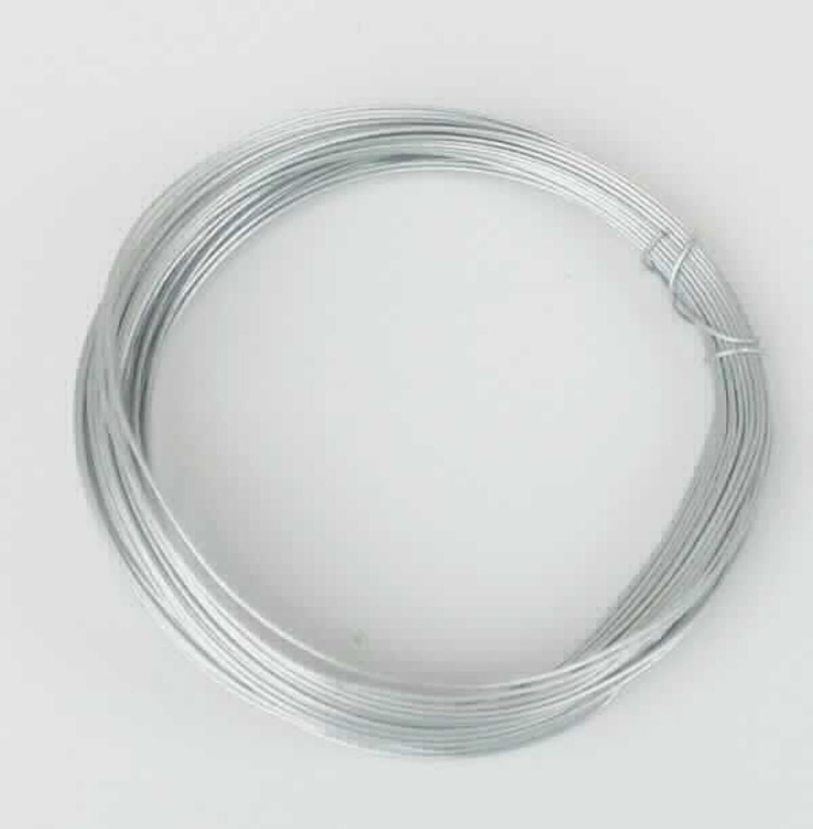 Draht aus nicht legierten Stahl

Bei der Ware handelt es sich um einen verzinkten Draht, mit einem Durchmesser von ca. 0,6 mm und einer angegebenen Länge von 10 Meter, regellos aufgewickelt, in Kunststofffolie als Basteldraht verpackt. Der Draht besteht aus nicht legierten Stahl mit einem Kohlenstoffgehalt von ca. 0,05 GHT.

Die Ware ist als Draht aus nicht legiertem Stahl, verzinkt, mit einem Kohlenstoffgehalt von weniger als 0,25 GHT, mit einer größten Querschnittsabmessung von weniger als 0,8 mm, in die Codenummer 7217 2010 00 0 des Zolltarifs einzureihen.