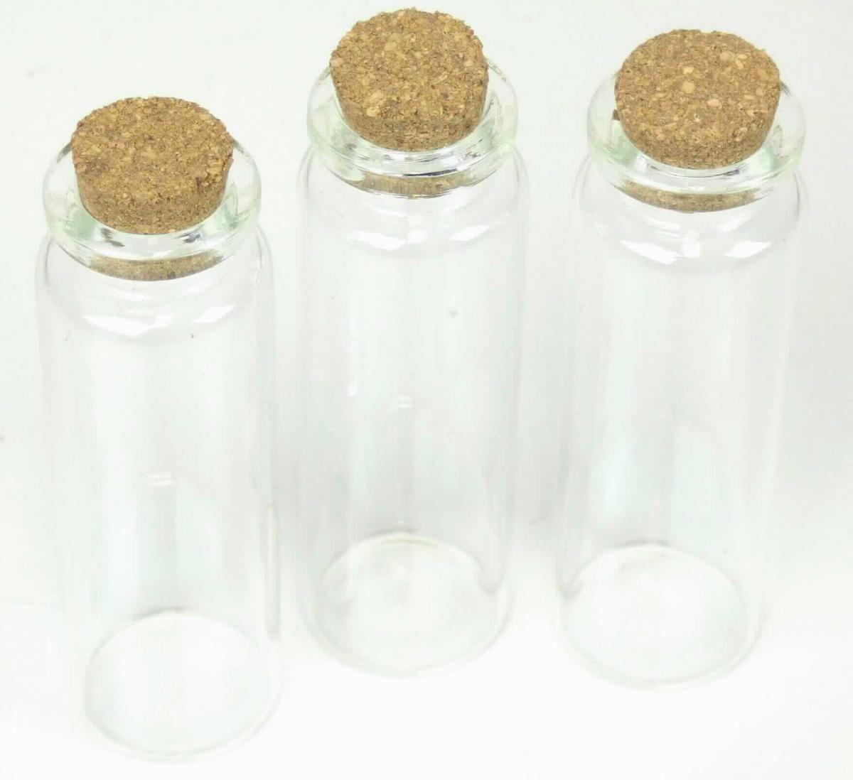 Röhrchenförmige Behältnisse aus Glas, sog. 3 Mini-Gläschen, Foto siehe Anlage,
- zylinderförmige, oben offene Behältnisse,
- mit einem kurzen Flaschenhals und einem wulstigen Rand an der Öffnung,
- aus nicht gefärbtem Glas (nicht aus Glasröhren hergestellt),
- mit einem Verschluss aus Kork,
- mit einem Nenninhalt von weniger als 2,5 Liter,
- mit einem Durchmesser von ca. 2 cm und einer Höhe von ca. 7 cm,
- soll der Aufnahme von Bastelmaterial dienen,
- drei Behältnisse sind in einer üblichen Verpackung aus Kunststofffolien mit Pappanhänger gemeinsam verpackt.

"Anderes Behältnis aus Glas, von der zu Transport- oder Verpackungszwecken verwendeten Art,
 kein Haushaltskonservenglas, nicht aus Glasröhren hergestellt, mit einem Nenninhalt von weniger als 2,5 l, 
 anderes als in den Unterpositionen 7010 9041 und 7010 9071 genannte, aus nicht gefärbtem Glas"
