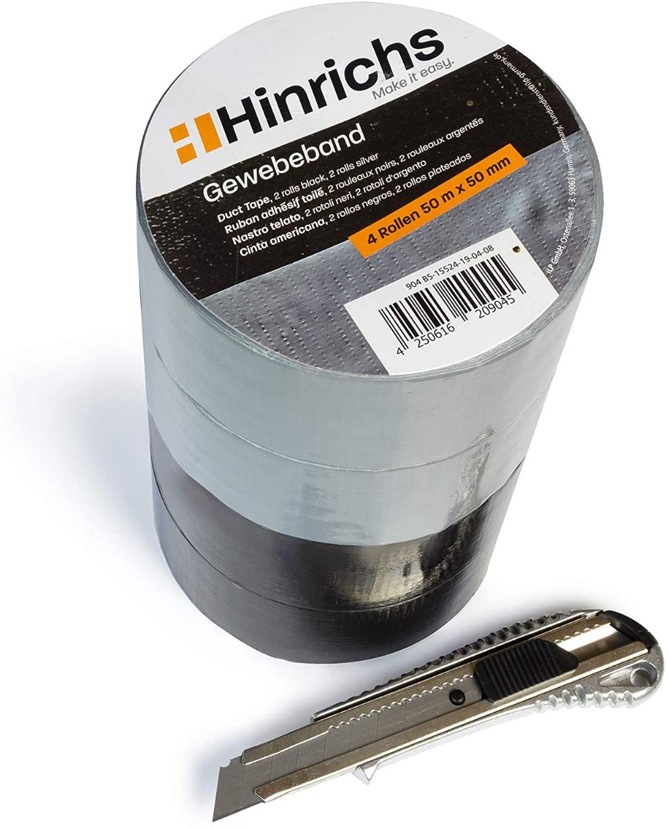 Klebebänder mit Cuttermesser, sog. Klebe, Panzer oder Panzertapeband, Foto siehe Anlage,
- Zusammenstellung bestehend aus 4 Klebebändern und einem Cuttermesser in einem Polybeutel
  verpackt,
- die Waren dienen weder der Befriedigung eines speziellen Bedarfs noch der Ausübung einer
  bestimmten Tätigkeit und stellen somit keine Warenzusammenstellung im Sinne der AV 3 b) dar;
  somit sind die Waren getrennt einzureihen,
- Klebebänder (jeweils):
-- auf einer Papprolle aufgewickelt, laut Antrag mit einer Breite von 5 cm und einer Länge von 50 m,
-- aus einem undichten, weißen Gewebe aus Spinnstoffen, das auf einer Seite mit einer Folie aus
   Kunststoff (ohne erkennbare Zellstruktur) und auf der anderen Seite mit einer Klebeschicht aus
   laut Antrag Kautschuk überzogen ist,
-- mit einem Quadratmetergewicht von augenscheinlich unter 1500 g (ohne Unterlage),
-- insbesondere im Hinblick auf die Bedeutung in Bezug auf die Verwendung verleiht der Kautschuk
   der Ware ihren wesentlichen Charakter.

"Kautschutierte Gewebe, andere als solche der Position 5902, Klebebänder, mit einer Breite
 von weniger als 20 cm"