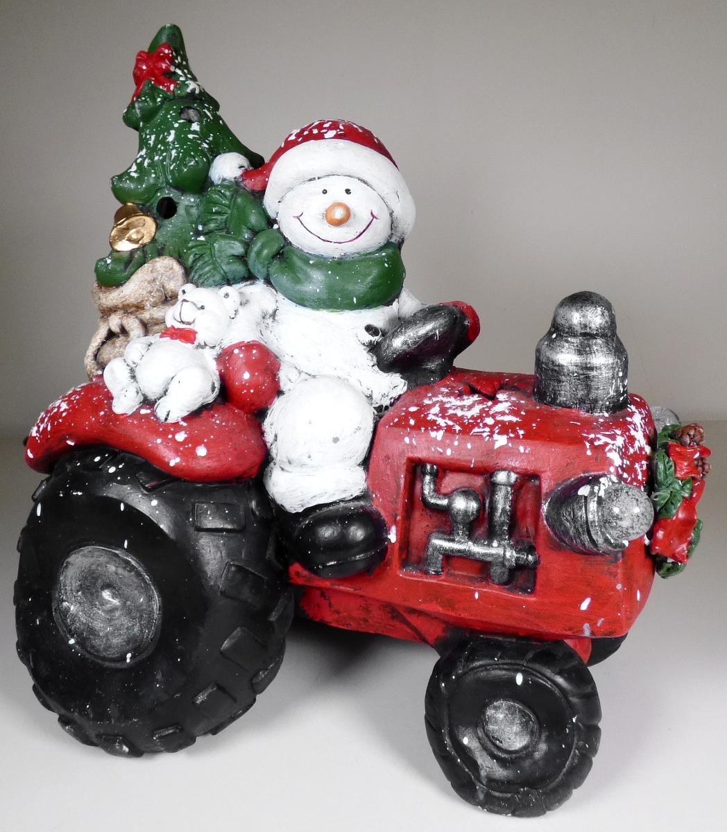 Angaben:
LED Licht Auto Schneemann.

Warenbeschaffenheit:
Bunt bemalte Schneemannfigur mit Weihnachtsbaum und Geschenksack auf einem Traktor sitzend (Abmessungen: ca. 38 x 23 x 23 cm) aus mineralischem, zementartigem Material mit losen Fasern durchzogen, mit zwei LED-Lichtern (Traktorlichter) und mit An-/Ausschalter (ohne Batterien) auf der Fahrzeugunterseite.

Befund:
Waren aus Asbestzement, Cellulosezement oder dergleichen, keinen Asbest enthaltend.
Zusammengesetzte Ware aus einem Ziergegenstand aus Magnesiazement und einem elektrischen Beleuchtungskörper (batteriebetriebene LED-Beleuchtung), bei der im Sinne der AV 3 b) der Ziergegenstand aus Magnesiazement im Hinblick auf den Umfang und die Bedeutung in Bezug auf die Verwendung als charakterbestimmend angesehen wird.