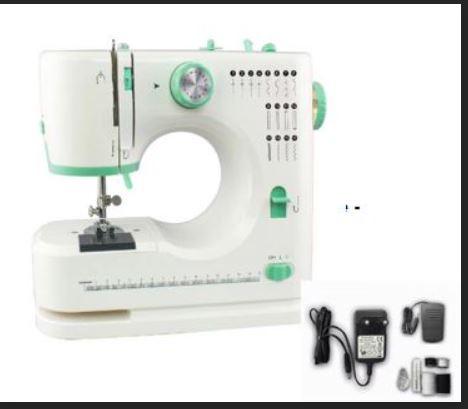 Nähmaschine (Abbildung siehe Anlage)
- in einem Kunststoffgehäuse, Ein-/Ausschalter, Musterwahlrad, Arbeitslicht, Handrad, Spulvorrichtung,
  Fadenabschneider und Bedienelementen über Kabel verbunden mit Fußanlasser,
- nach dem Prinzip des Steppstichs arbeitend, mit einem Gewicht des Kopfs ohne Motor von weniger als
  16 kg (2,067 kg) und einem Stückwert von weniger als 65 € (23,75 USD), 
- in einer gemeinsamen Verkaufsumschließung mit Beipack (zwei Garnrollen, zwei Unterfadenspulen mit
  Garn, zwei Ersatznadeln, Zwillingsnadel, Einfädler, extraschwerem Spulenstift und Knopflochdrücker).
Die Nähmaschine bestimmt den Charakter des Ganzen.

"Nähmaschine, andere als Fadenheftmaschinen der Position 8440, keine Ware der Codenummer 8452 1011 00 0, Nähmaschine in funktioneller Einheit mit Fußpedal, in einer Warenzusammenstellung mit nicht charakterbestimmendem Beipack in Aufmachung für den Einzelverkauf - Nähmaschine"