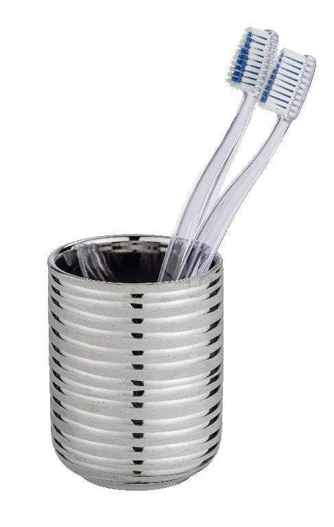 Anderer keramischer Toilettengegenstand, sog. Zahnputzbecher, Foto siehe Anlage,
- glasierter, zylinderförmiger, am unteren Rand abgerundeter Becher,
- innen anthrazitfarben, außen silberfarben und mit einer silberglänzenden Querrillenstruktur versehen,
- auf der Unterseite mit einem sog. Möbelgleiter versehen,
- in den Abmessungen: 7,5 cm (Durchmesser) x 9,6 cm (Höhe),
- keramisches Erzeugnis; nach der Formgebung gebrannt; tonmineralhaltiges Material enthaltend,
- nach dem Ergebnis der wissenschaftlichen Untersuchung aus Steingut,
- zur Verwendung als Zahnputzbecher im Badezimmer bestimmt.

"Anderer keramischer Toilettengegenstand (Zahnputzbecher), aus Steingut"