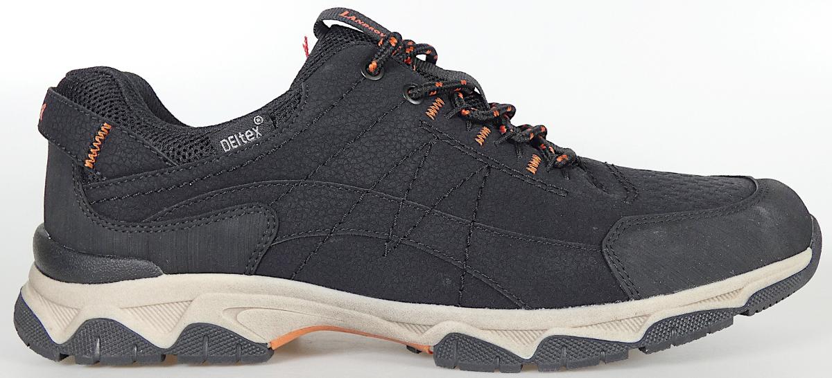 Halbschuhe, Größe 42, Foto siehe Anlage,
- mit Laufsohlen aus laut Antrag Kunststoff,
- mit Oberteil aus Kunststoff (Spinnstoff mit einer mit bloßem Auge wahrnehmbaren Außen-
  schicht aus Kunststoff; den größten Teil der Außenfläche bildend) und Spinnstoff, 
- auf das Oberteil sind Verstärkungsteile aus Kunststoff aufgesetzt,
- mit Schnürsenkelverschluss, teilweise mit Ösen aus unedlem Metall,
- im Bereich der Ferse und der Lasche mit einer Anziehhilfe,
- seitlich, auf den Anziehhilfen der Lasche und der Ferse mit Firmenlogos versehen,
- nicht den Knöchel bedeckend,
- ohne Metallschutz in der Vorderkappe,
- mit einer Länge der Innensohle von ca. 28 cm,
- nicht als Männer- oder Frauenschuhe erkennbar, damit keine Ware der Unterposition (KN) 
  6402 9996.

"Schuhe, andere als in der Position 6401 genannte, mit Laufsohlen und Oberteil aus Kunststoff,
 andere als in den Unterpositionen (KN) 6402 1210 bis 6402 9950 genannte, mit einer Länge der
 Innensohle von mehr als 24 cm, nicht als Männer- oder Frauenschuhe erkennbar"