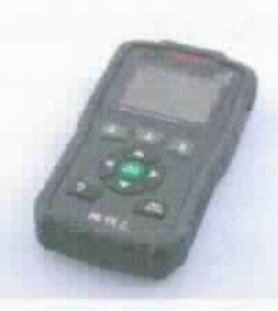 Handdiagnosegerät, sog. OBD II Tiefendiagnosegerät, in Form einer Warenzusammenstellung aus einem Kabeladapter, einer Bedienungsanleitung, einem USB-Kabel, einer Transporttasche und einem Diagnosegerät (charakterbestimmend im Hinblick auf die Verwendung).
Das Diagnosegerät besteht im Wesentlichen aus einer mit Speicher sowie weiteren aktiven und passiven Bauelementen bestückten, gedruckten Schaltung in einem 187 x 101 x 35 mm großen Kunststoffgehäuse mit einem LC-Farbdisplay mit Hintergrundbeleuchtung, Bedienelementen sowie einem fest angeschlossenen Kabel mit OBD II-Anschluss. Das Gerät dient insbesondere zum Auslesen, Auswerten und Löschen von Daten elektronischer Fahrzeugsysteme.
Die Bestandteile der Zusammenstellung sind gemeinsam für den Einzelverkauf aufgemacht.

Die Ware wird als "Maschine zum Aufzeichnen von Daten auf Datenträger in codierter Form und zum Verarbeiten solcher Daten, anderweit weder genannt noch inbegriffen" eingereiht.

Anlage: 1 Abbildung