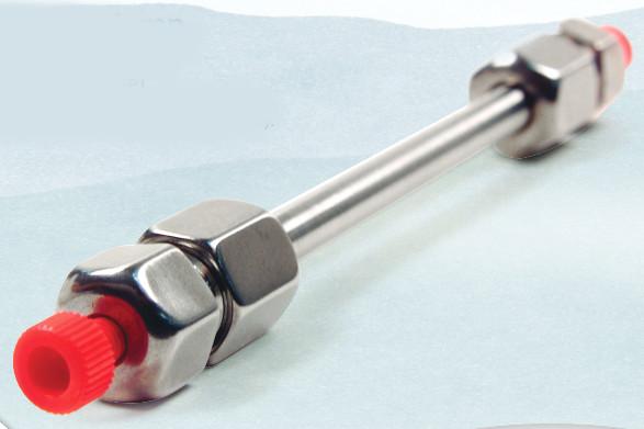 Sog. HPLC-Säule, im Wesentlichen bestehend aus einem Gehäuse mit zylindrischer Grundform in unterschiedlichen Größen, je nach Ausführung aus Edelstahl und/oder Kunststoff, welches mit chemisch modifiziertem Kieselgel und/oder Polymermaterial gefüllt ist (zur äußeren Form siehe exemplarische Abbildung in der Anlage).
Die Säule dient im Rahmen der Hochdruck-Flüssigkeitschromatographie der Analyse von Substanzen aus wässrigen und/oder organischen Lösungen.

Die Ware wird als "Teil, erkennbar hauptsächlich bestimmt für ein Gerät für physikalische oder chemische Untersuchungen, für ein Gerät der Unterposition (HS) 9027 20" eingereiht.