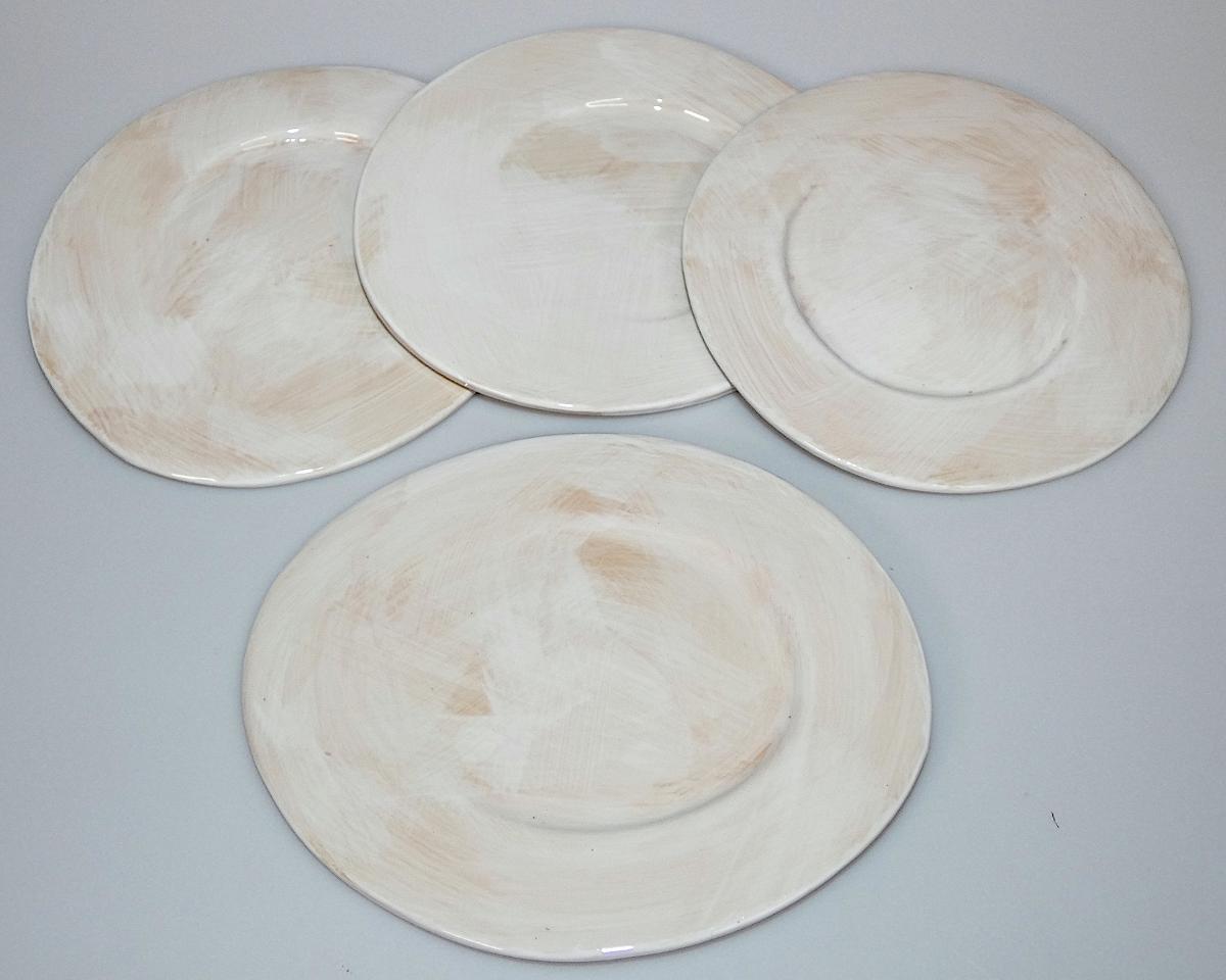 Anderes keramisches Geschirr, Foto siehe Anlage,
- in Form von cremefarben glasierten Tellern, Schalen und Bechern,
- keramische Erzeugnisse; nach der Formgebung gebrannt; tonmineralhaltiges Material enthaltend,
- laut Antrag aus Steinzeug,
- die Teller, Schalen und Becher sind jeweils in einem Karton aus Pappe verpackt.

"Anderes keramisches Geschirr (Teller, Schalen und Bechern), aus Steinzeug"