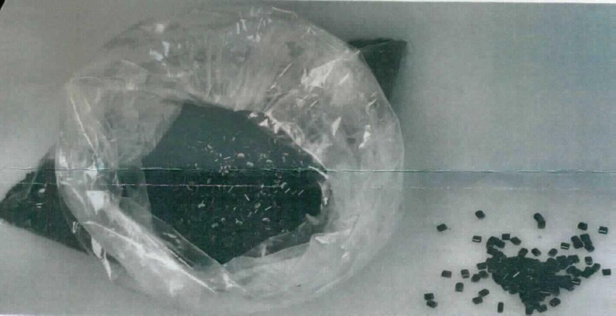 Angaben des Antragstellers:
Kunststoffmaterial in Primärform für die Herstellung von Teilen von Resttonerbehältern. Das Material ist nicht expandierbar.

Untersuchungsergebnisse an Warenmuster (Untersuchungen aus dem Jahr 2013):
Harte, schwarze Granulate mit ovalem Querschnitt aus Polystyrol.

Befund:
Es liegt nicht expandierbares Polystyrol in Primärform im Sinne der Position 3903 vor.