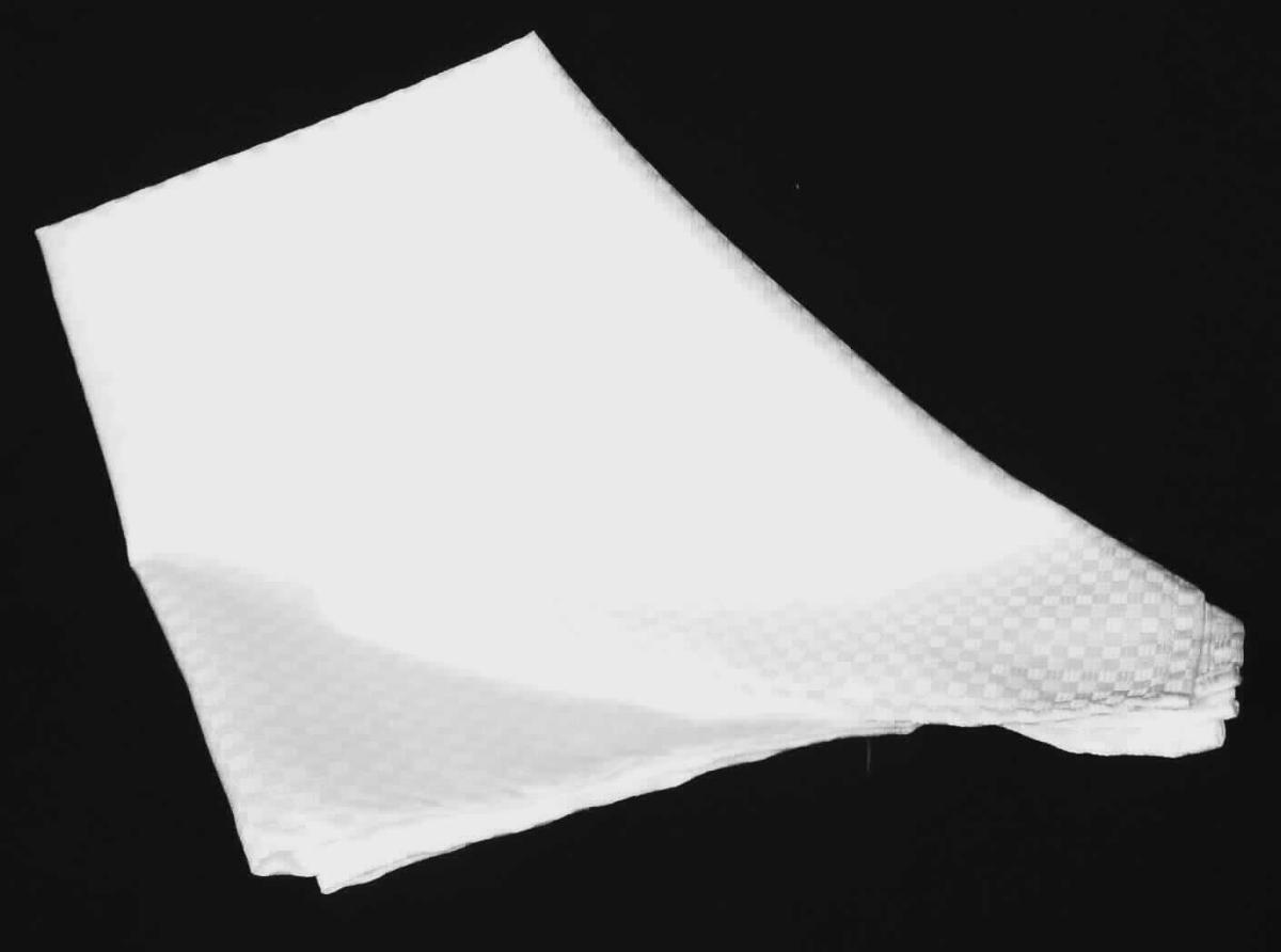 Küchenwäsche, sog. weißes Geschirrtuch, Foto siehe Anlage,
- rechteckig; mit den Abmessungen (L x B): ca. 70 cm x 50 cm,
- aus einfarbigen, musterbildenden Geweben aus laut Antrag 100 % Mikrofaser (synthetische Chemiefasern),
- an den Rändern durch Umschlagen und Festnähen gesäumt (somit konfektioniert),
- wird üblicherweise gewaschen,
- aufgrund des Verwendungszwecks und der Abmessungen keine Ware der Position 6307.

"Küchenwäsche, aus Spinnstoffen, aus Chemiefasern, aus Geweben"