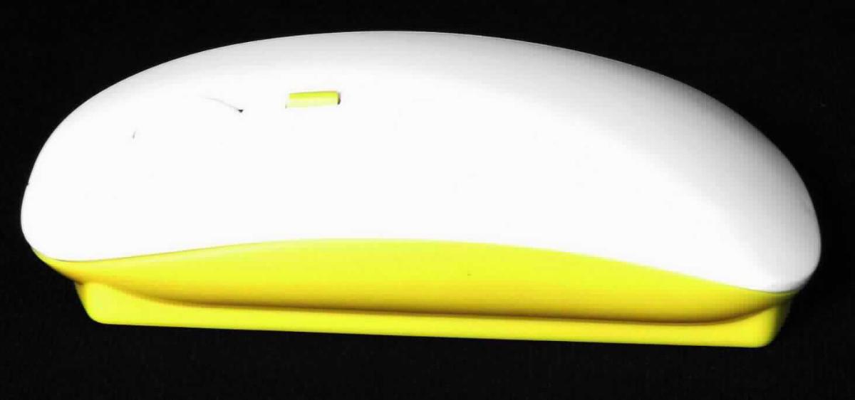 Computermaus, sog. kabellose Funkmaus, in Form einer funktionellen Einheit aus Funkmaus und USB-Receiver. Das Gerät besteht im Wesentlichen aus einem Sensor und Auswerteelektronik in einem 120 x 58 x 20 mm (L x B x H) großen Kunststoffgehäuse mit zwei Tasten und Scrollrad sowie einem externen Funkempfänger mit USB-Anschlussstecker. Es dient zur Eingabe von Positionsdaten sowie zum Auslösen von Steuerbefehlen.
Das Erzeugnis ist an die Zentraleinheit automatischer Datenverarbeitungsmaschinen anschließbar und in der Lage, Daten in einer vom System verwendbaren Form zu liefern.

Die Ware ist in einem Karton für den Einzelverkauf aufgemacht, die Farbvarianten reichen von grün, schwarz, pink zu gelb.

Die Ware wird als "Eingabeeinheit für automatische Datenverarbeitungsmaschinen, keine Tastatur" eingereiht.

Anlage: 1 Abbildung