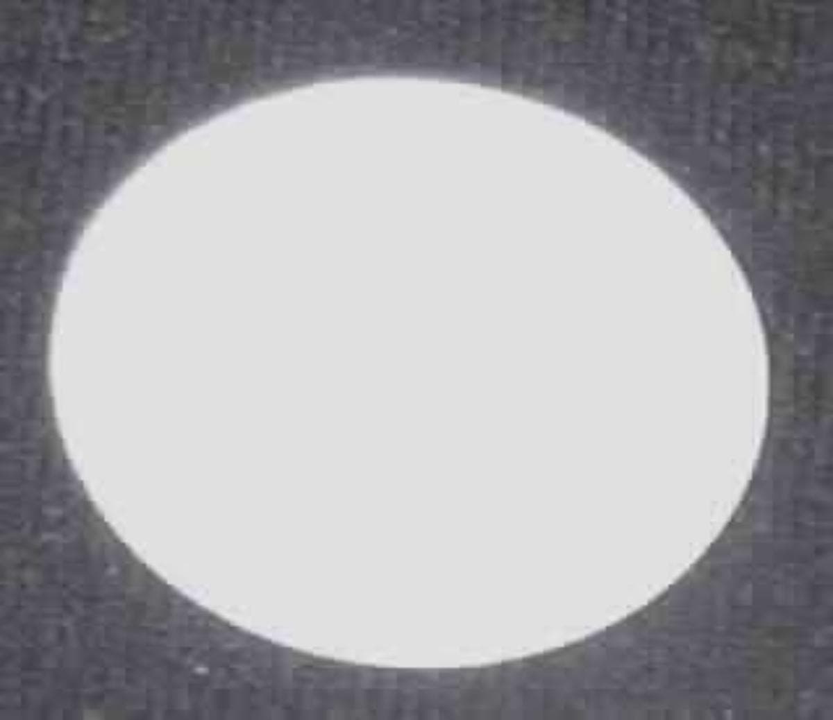 Es handelt sich um aus Aluminium gefertigte, runde, etwa 0,5 mm dicke Bleche, die auf der Oberseite eine Polyesterbeschichtung (Kunststoff) aufweisen. Die Erzeugnisse können auf der Schauseite bedruckt werden und sind mit einer Schutzfolie versehen. Die Bleche weisen einen Durchmesser von ca. 28 mm auf und dienen als Ersatzplatten für Schlüsselanhänger (nicht Gegenstand dieser vZTA).
-Antragstellerangaben-

Derartige Erzeugnisse gehören als "andere Bleche aus Aluminium mit einer Dicke von mehr als 0,2 mm, aus nicht legiertem Aluminium, nicht für bestimmte Luftfahrzeuge" zur Codenummer 7606 9100 90 0 des Zolltarifs.

Abbildung siehe Anlage.