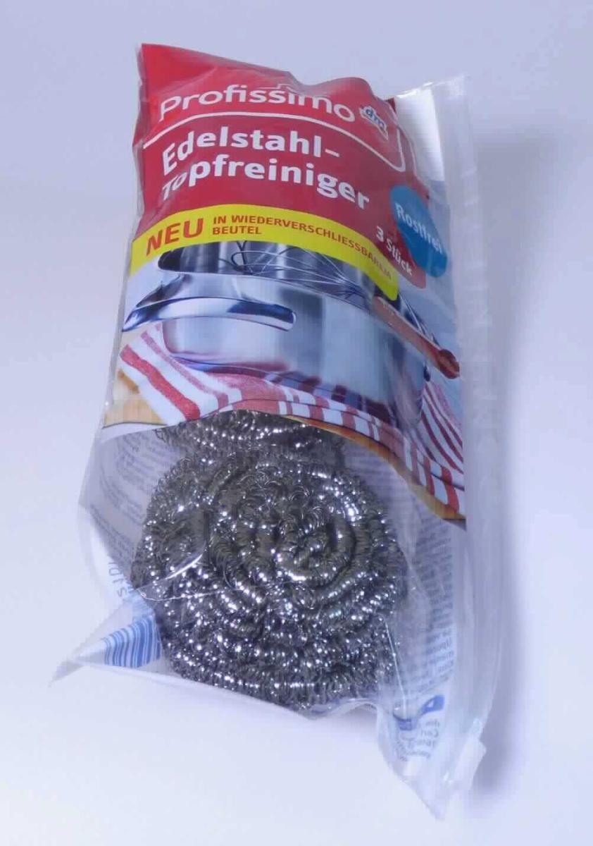 Es handelt sich um dünne, spiralförmig aufgedrehte und miteinander verwickelte Drähte aus Stahl, die zu einem ovalen Knäuel geformt sind.
Die Erzeugnisse dienen zur Reinigung von Töpfen, Pfannen und dergleichen und sind jeweils zu drei Stück in einem bedruckten, wieder verschließbaren Kunststoffbeutel verpackt.
- Antragstellerangaben -

Abbildung siehe Anlage.

Derartige Erzeugnisse gehören als "den Schwämmen ähnliche Waren, zum Scheuern, aus Stahl" zum TARIC-Code  7323 10 00 00.