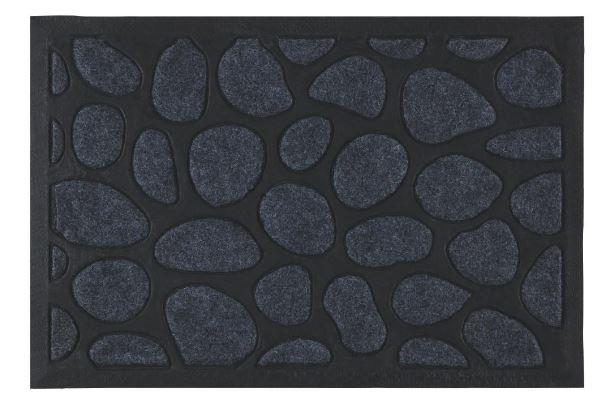 Fußmatte, sog. Fußmatte Stone, Art.Nr. 44370009-01, Fotos siehe Anlage,
- laut Antrag:
-- rechteckig, in den Abmessungen (L x B) von 60 cm x 40 cm,
-- aus Nadelfilz aus synthetischen Chemiefasern,
-- weder gewebt noch getuftet,
-- mit einer Rückenbeschichtung aus Kautschuk (Gummi),
-- dient als Fußabtreter,
-- ohne Hinweise auf Handarbeit,
- durch Zusammenfügen konfektioniert,
- stellt sich als eigenständiges Einzelstück dar (keine Fliese),
- erfüllt die Bedingungen zur Einreihung als Fußbodenbelag,
- insbesondere im Hinblick auf die Verwendung als Fußabtreter ist der Spinnstoff charakterbestimmend.

"Fußbodenbelag, aus Filz, weder getuftet noch beflockt, konfektioniert, keine Fliese, nicht 
 handgearbeitet"