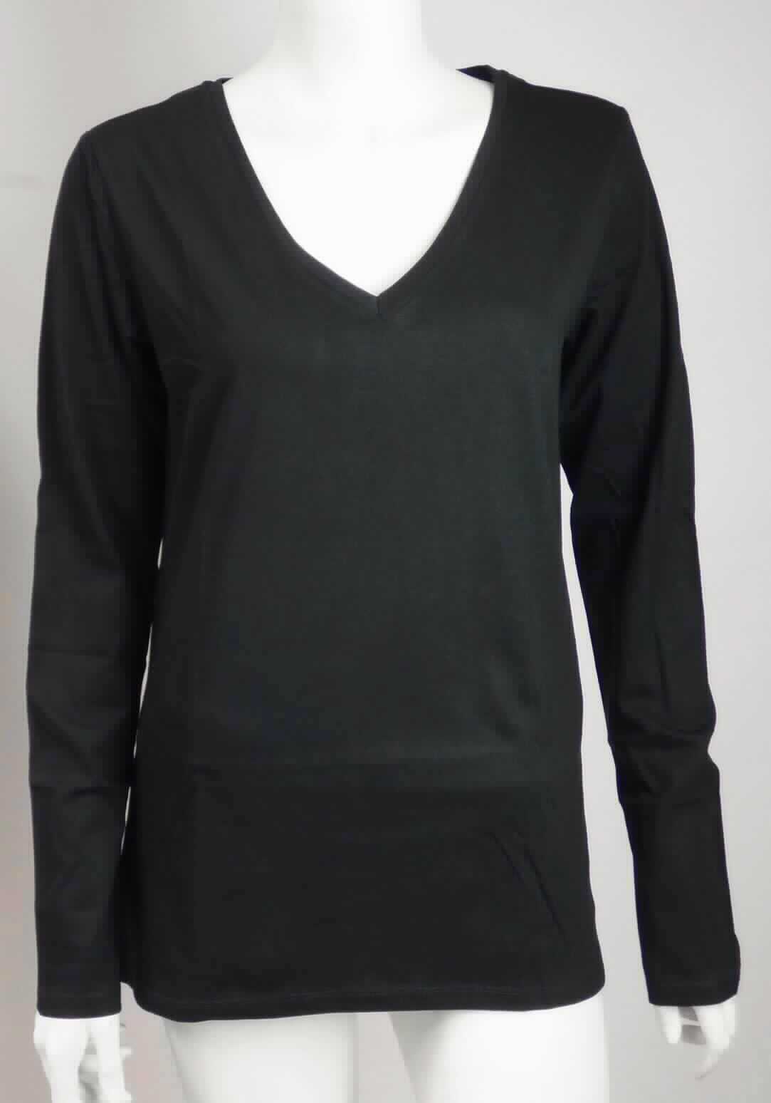 Modisches Unterhemd, sog. V-Neck T-Shirt Women, Art. 1560/1560M, Größe M, Foto siehe Anlage,
- aus ca. 0,5 mm dicken (leichten), einfarbigen Gewirken aus laut Antrag 100 % Baumwolle,
- über die Taille reichend (Rückenlänge: ca. 67 cm),
- mit einem V-förmigen, halsfernen Ausschnitt mit Randeinfassung (somit kein T-Shirt),
- ohne Öffnung und ohne Verschluss,
- mit langen Ärmeln,
- modisch gestaltet, wird unmittelbar auf der Haut getragen,
- am unteren Rand durch Umschlagen und Festnähen gesäumt.


"Unterhemd, aus Gewirken, aus Baumwolle"