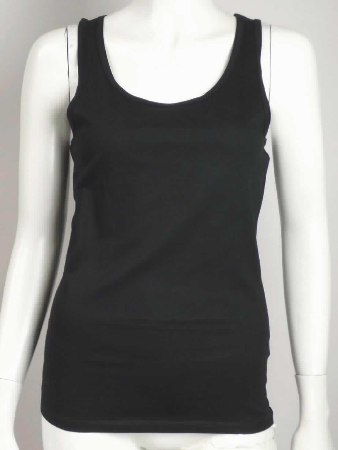 Modisches Unterhemd, sog. Roundneck Tanktop Women, Art. 1451/1451M, Größe XS, Foto siehe Anlage,
- aus ca. 0,5 mm dicken (leichten), einfarbigen Gewirken aus laut Antrag 100 % Baumwolle,
- über die Taille reichend (Rückenlänge: ca. 61 cm), 
- mit einem runden Halsausschnitt,
- ohne Öffnung und ohne Verschluss,
- ärmellos,
- modisch gestaltet; wird unmittelbar auf der Haut getragen,
- am unteren Rand durch Umschlagen und Festnähen gesäumt.

"Unterhemd, aus Gewirken, aus Baumwolle"