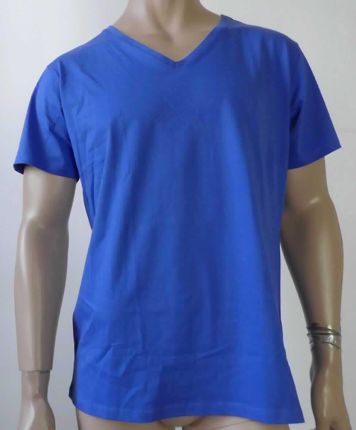 Modisches Unterhemd, sog. V-Neck T-Shirt Men, Art. 1425/1425M, Größe XL, Foto siehe Anlage,
- aus ca. 0,5 mm dicken (leichten), einfarbigen Gewirken aus laut Antrag 100 % Baumwolle,
- über die Taille reichend (Rückenlänge: ca. 70 cm),
- mit einem V-förmigen, halsfernen Ausschnitt mit Randeinfassung (somit kein T-Shirt),
- ohne Öffnung und ohne Verschluss,
- mit kurzen Ärmeln,
- modisch gestaltet, wird unmittelbar auf der Haut getragen,
- am unteren Rand durch Umschlagen und Festnähen gesäumt.


"Unterhemd, aus Gewirken, aus Baumwolle"