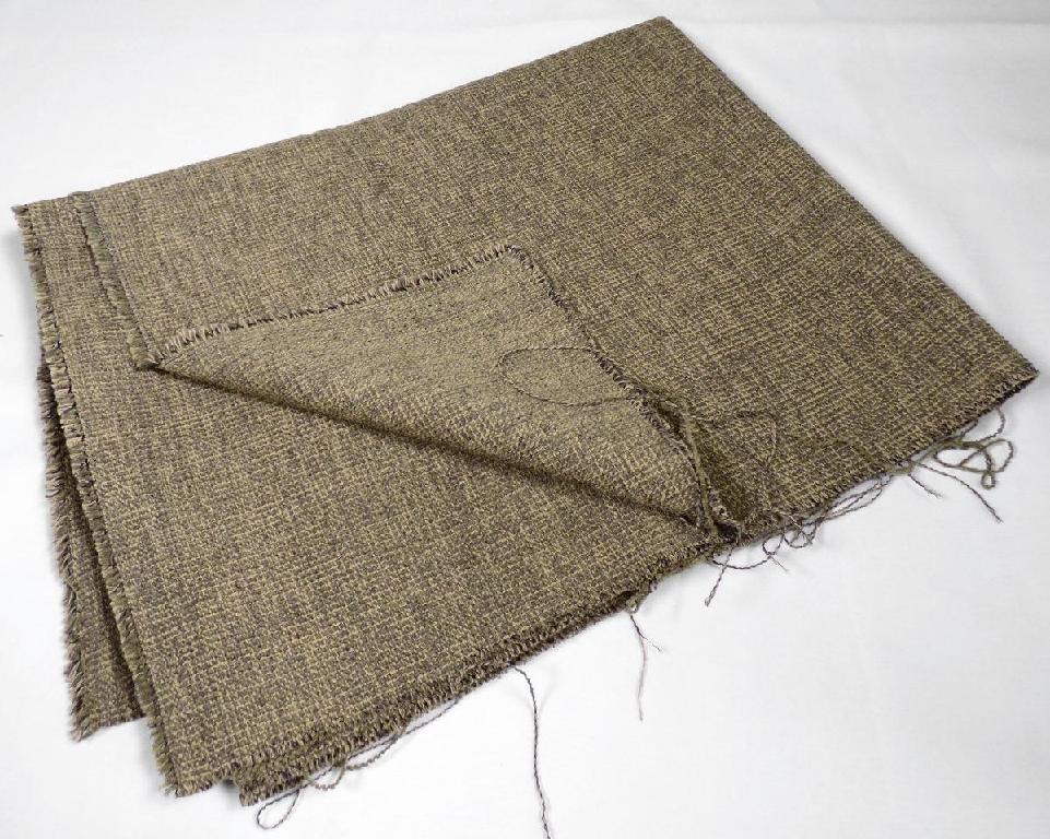 Chenillegewebe, sog. Möbelbezugsstoff, Art. Vincent, Foto siehe Anlage,
- als Meterware, mit einer Breite von laut Antrag 142 cm,
- aus Chenillegarnen aus synthetischen Chemiefasern (laut Antrag Polyester) und Garnen aus laut Antrag
  Baumwolle und synthetischen Chemiefasern,
- mit samtartiger Oberfläche.

"Chenillegewebe, keine Ware der Positionen 5802 oder 5806, aus Chemiefasern"