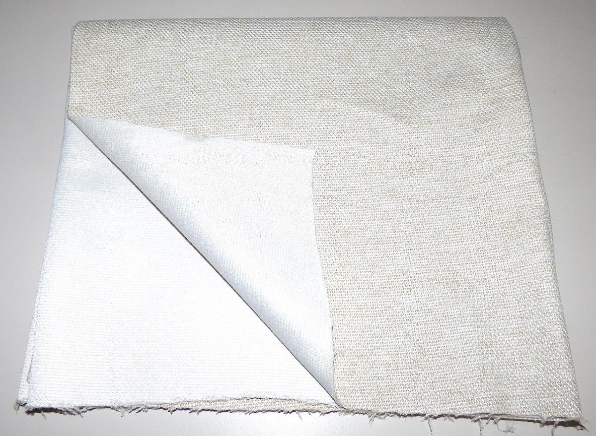 Textillaminat, sog. Möbelbezugsstoff, Art. Asinara, Foto siehe Anlage,
- als Meterware, mit einer Breite von laut Antrag 142 cm,
- laut Untersuchungsergebnis:
-- aus zwei mit ihrer ganzen Fläche aufeinander liegenden und so miteinander durch Kleben verbundenen
   Lagen:
--- mit einer Oberlage (Schauseite):
---- aus einem buntgewebten und gerauten Gewebe in Musterbindung aus ungezwirnten, nicht
      hochfesten Garnen,
---- aus texturierten, synthetischen Filamenten, die Antragsangaben von 94 GHT Polyester und 6 GHT
     Polyamid können als zutreffend angesehen werden,
--- mit einer Unterlage:
---- aus einem gerauten Kuliergewirke aus synthetischen Chemiefasern,
- das die Schauseite bildende Gewebe verleiht der Ware insbesondere in Hinblick auf die Bedeutung
  in Bezug auf die Verwendung als Möbelbezugsstoff ihren wesentlichen Charakter.

"Gewebe aus Garnen aus synthetischen Filamenten, anderes als in den Unterpositionen 5407 10 bis
 5407 44 genannte, mit einem Anteil an texturierten Polyester-Filamenten von mehr als 85 GHT,
 buntgewebt"