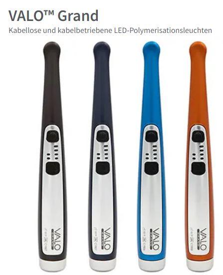 LED-Polymerisationsleuchte, zwei verschiedene Modelle (VALO Cordless / VALO Grand Cordless), in Form einer Warenzusammenstellung in Aufmachung für den Einzelverkauf, bestehend aus
- einer im LED-Lichtpolymerisationsleuchte (charakterbestimmend im Hinblick auf die Bedeutung für die Verwendung),
- vier Lithium-Ionen-Akkumulatoren,
- einem Batterieladegerät,
- einem Handstückhalter,
- einer Schutzbrille sowie
- Hygieneschutzhüllen.
Das 20,3 x 2,8 x 3,3 cm (L x B x H) große, ca. 150 g (inkl. Akkus) schwere Lichtpolymerisationsgerät besteht im Wesentlichen aus einem stabförmigen Handstück mit einem Gehäuse aus Aluminium, Bedienungs- und Anzeigeelementen, eingebauter elektronischer Steuerung, LEDs zur Lichterzeugung und einem Glaslinsensystem zur Lichtbündelung.
Die Polymerisationsleuchte wird im Mund des Patienten zum Aushärten von lichtempfindlichen Dentalmaterialien im Zahn verwendet. Die drei Beleuchtungsmodi (Standard Power, High Power und Xtra Power) haben eine Lichtausgangsleistung von 1000/1400/3200 bzw. 1000/1600/3200 mW/cm² (je nach Modell), der Lichtwellenbereich beträgt 385 bis 515 nm.
Die Bestandteile der Warenzusammenstellung sind gemeinsam in einer Verkaufsumschließung enthalten.

Die Ware wird als "zahnärztliches Gerät, nicht von den Unterpositionen (KN) 9018 1100 bis 9018 4910 erfasst" eingereiht.