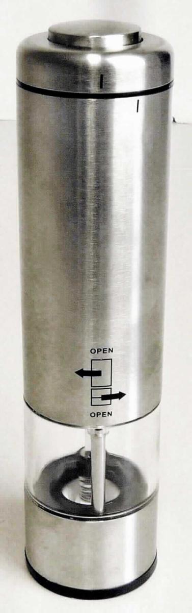 Pfeffer- und Salzmühle, Art.-Nr. 27310,
- aus einem zylinderförmigen Edelstahlgehäuse mit eingebautem Elektromotor, verstellbarem
  Keramikmahlwerk, Batteriefach, Behälter (als Sichtfenster), Schalter und integrierter Be-
  leuchtung (Abbildung siehe Anlage),
- zum Mahlen von Pfeffer und Salz, zur Verwendung im Haushalt.
Die Pfeffer- und Salzmühle bestimmt den Charakter der zusammengesetzten Ware.

"Elektromechanisches Haushaltsgerät mit eingebautem Elektromotor, Lebensmittelzer-
 kleinerungsgerät (zusammengesetzte Ware aus Pfeffer-/Salzmühle -charakterbestimmend- 
 und Beleuchtung - sog. Pfeffer- und Salzmühle"