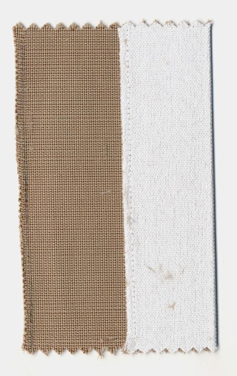 Textillaminat, sog. Dekorationsstoff, Art. B068, 600195 0001 bis 600195 0056, Foto siehe Anlage,
- als Meterware, mit einer Breite von laut Antrag 120 cm,
- laut Antrag in 56 unterschiedlichen Farben,
- laut Untersuchungsergebnis:
-- aus zwei mit ihrer ganzen Fläche aufeinanderliegenden und so miteinander durch Kleben verbundenen
   Lagen:
--- mit einer Oberlage (Schauseite):
---- aus einem Gewebe aus Seide (Organsinseide bzw. Poil), somit kein Gewebe aus Schappe- oder
     Bourretteseide,
---- kein Kreppgewebe,
---- kein ostasiatisches Gewebe,
---- dicht,
---- buntgewebt in Taftbindung,
---- nicht auf Handwebstühlen hergestellt,
--- mit einer Unterlage:
---- aus einem weißen Gewebe,
- das die Schauseite bildende Gewebe verleiht der Ware insbesondere im Hinblick auf die Bedeutung in
  Bezug auf die Verwendung als Dekorationsstoff ihren wesentlichen Charakter.

"Gewebe aus Seide, keine Bourretteseide, mit einem Anteil an Seide von mehr als 85 GHT, anderes als
 in den Unterpositionen 5007 2011 bis 5007 2041 genannte, buntgewebt, mit einer Breite von mehr
 75 cm, nicht auf Handwebstühlen hergestellt"