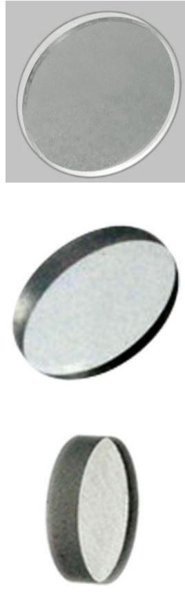 Ware aus Glas, sog. Quarzfenster, Foto siehe Anlage,
- nach den Antragsangaben:
- - in Form einer Scheibe,
- - aus geschmolzenem Quarz oder anderem geschmolzenem Siliciumdioxid (sog. Quarzglas),
- - beidseitig poliert; mit bearbeiteten (geschliffenen) Kanten,
- - in drei Abmessungen:
- - - ca. 11 mm (Durchmesser) x 1,25 mm (Dicke),
- - - ca. 7 mm (Durchmesser) x 1 mm (Dicke),
- - - ca. 5 mm (Durchmesser) x 1 mm (Dicke),
- - zur Verwendung als Dicht- und Schutzscheibe in einem Spektrometer für die Metallanalyse,
- keine Einreihung in die Position 7006, da von einer Stange geschnitten (somit nicht aus Glas
  der Positionen 7003, 7004 oder 7005 gefertigt),
- keine Ware der Positionen 7014 und 9001, da die Ware keine optischen Effekte erzielt,
- kein erkennbares Teil eines Spektrometers, da keine spezifischen Merkmale aufweisend.

"Andere Ware aus Glas, andere als in den Unterpositionen 7020 0005 bis 7020 0008 genannte,
 aus geschmolzenem Quarz oder anderem geschmolzenem Siliciumdioxid, andere als in den
 TARIC-Codes 7020 0010 10 und 7020 0010 20 genannte"