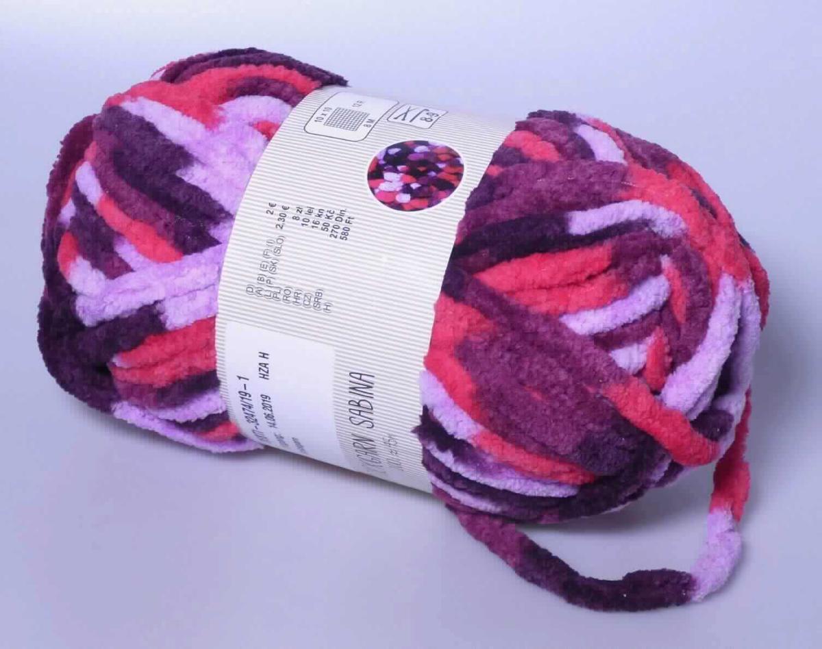 Chenillegarn, sog. Strickgarn, Foto siehe Anlage,
- als Meterware im Knäuel,
- mit einer bedruckten Papierbanderole umhüllt, 
- laut Untersuchungsergebnis:
-- Chenillegarn, somit keine Ware des Kapitels 55,
-- aus synthetischen Chemiefasern (laut Antrag aus Polyester).

"Chenillegarn"