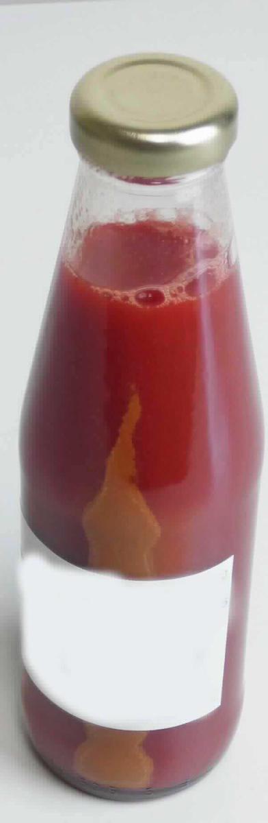 Mischung aus Gemüsesäften, teilweise milchsauer vergoren.

Antragsangaben (als zutreffend unterstellt): Tomaten-Gemüsesaft-Cocktail, teilweise milchsauer vergoren. Handelseinheit: in Großgebinden. Es wurden vertrauliche Angaben gemacht.

Beschaffenheit des vorgelegten Warenmusters: dunkelrote, undurchsichtige und trübe Flüssigkeit, säuerlich, leicht süß, nach Tomaten und Gemüse schmeckend.
Alkohol (gemäß Angabe): 0,5 %vol oder weniger. 
Erzeugnisse bzw. Fette aus Erzeugnissen der Positionen 0401 bis 0404 (gemäß Angabe): nicht enthalten. 
Saccharose oder Invertzucker (gemäß Angabe): enthalten.

Nicht alkoholhaltiges Getränk, anderes als in den UPos 2202 1000 bis 2202 9915 der KN genannt, Zucker (Saccharose oder Invertzucker) enthaltend, anderes.