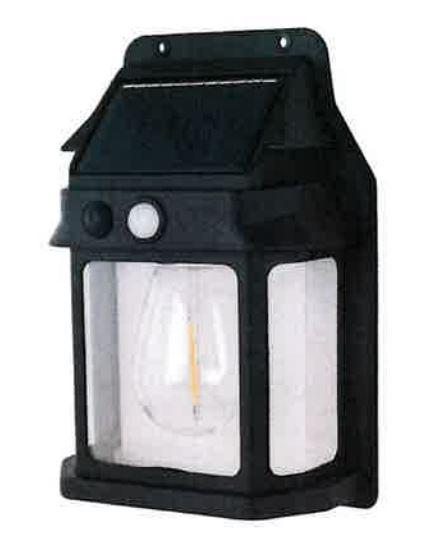 Die sog. LED Solarleuchte Basic, mit Bewegungsmelder, 2013100600 besteht im Wesentlichen aus einem 168 mm x 118 mm x 58 mm (L x B x H) großen, nahezu quaderförmigen Kunststoffgehäuse, welches an drei Seiten transparente Kunststoffabdeckungen aufweist, einer integrierten (nicht austauschbaren) LED-Lichtquelle sowie elektrischer Ausstattung. Die Leuchte wird durch einen Bewegungsmelder sowie einen Dämmerungssensor eingeschaltet, verfügt über einen Akku und wird fotovoltaisch wiederaufgeladen. Über einen Schalter können drei verschiedene Modi bezüglich Beleuchtungsintensität und -dauer festgelegt werden.

Techn. Daten (auszugsweise):
Die Leuchte weist eine Farbtemperatur von 3.000 K, einen Lichtstrom von 70 lm, sowie einen Abstrahlwinkel von 120 Grad und eine Leistung von 1 W auf. Der Bewegungsmelder verfügt über einen Erfassungswinkel von 120 Grad.

Das Erzeugnis ist zur Wandmontage bestimmt und im Außenbereich zu Beleuchtungszwecken einsetzbar (IP20).

Das Erzeugnis ist als "Leuchte, anderweit weder genannt noch inbegriffen, elektrische Wandleuchte, ausgenommen solche von der für öffentliche Plätze oder Verkehrswege verwendeten Art, ausschließlich zur Verwendung mit LED-Lichtquellen bestimmt, aus Kunststoff, nicht für zivile Luftfahrzeuge" einzureihen.