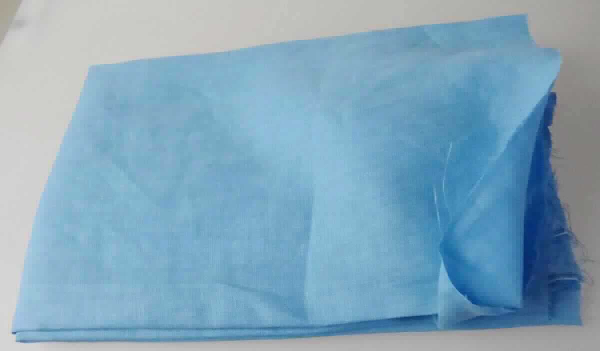 Gewebe, Foto siehe Anlage,
- als Meterware; mit einer Breite von laut Antrag 143 cm,
- laut Untersuchungsergebnis:
-- aus 100 GHT Leinen (Flachs),
-- gefärbt, somit keine Ware der Unterposition 5309 11.

"Gewebe aus Flachs (Leinengewebe), mit einem Anteil an Flachs von mehr als 85 GHT, gefärbt"