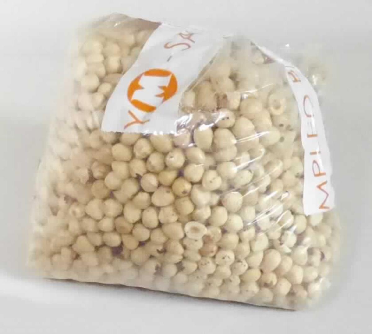 Haselnüsse, geröstet.

Antragsangaben (als zutreffend unterstellt): Haselnusskerne, blanchiert, geröstet. Aufmachung: in 25 kg-Vakuumbeuteln.

Beschaffenheit des vorgelegten Warenmusters: beigefarbene, ganze Haselnusskerne ohne Schale, mit vereinzelten Resten an Samenhaut, mit deutlicher Braunfärbung im Kern. Geruch/Geschmack: nussig, aromatisch, mit Röstnote.

Früchte, Nüsse und andere genießbare Pflanzenteile, in anderer Weise zubereitet oder haltbar gemacht, auch mit Zusatz von Zucker, anderen Süßmitteln oder Alkohol, anderweit weder genannt noch inbegriffen, Schalenfrüchte, Erdnüsse und andere Samen, auch miteinander vermischt, andere, einschließlich Mischungen, in unmittelbaren Umschließungen mit einem Gewicht des Inhalts von mehr als 1 kg, keine tropischen Nüsse, andere, Haselnüsse.