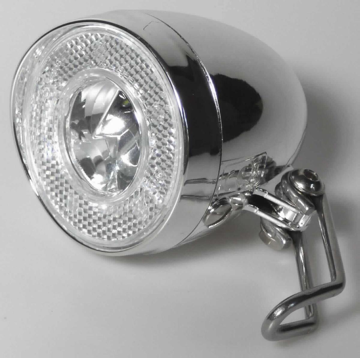 LED-Scheinwerfer 3W Retro, Art. 40027 (Abbildung s. Anlage)
- aus einer Leuchtdiode und Ansteuerelektronik in einem Metallgehäuse mit Reflektor
  und klarsichtiger Abdeckung, Ein-/Ausschalter, Batteriefach und Montagevorrichtung 
  zur Befestigung an einem Fahrradrahmen, Abmessungen 80 x 65 x 65 mm,
- zur Verwendung als Frontscheinwerfer für Fahrräder.

"Elektrisches Beleuchtungsgerät von der für Fahrräder verwendeten Art; sog. LED-Frontscheinwerfer"