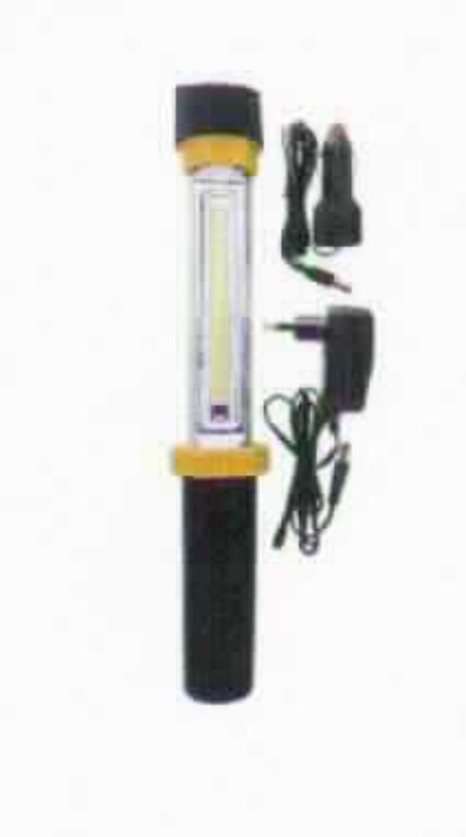 Handleuchte LED mit Akku, Art. 0090930903 (Abbildung s. Anlage)
- aus einer 3-W-LED (Farbtemperatur 6500 Kelvin) und einem Lithium-Akkumulator in einem
  stabförmigen Gehäuse mit transparentem Leuchtfeld, Griff und Ein-/Ausschalter, 
- zur Verwendung als tragbare Leuchte (so gebaut, dass sie während ihrer Verwendung
  in der Hand gehalten werden kann),
- gemeinsam mit einem Steckernetzteil mit Ladekabel und 12-Volt Kfz-Ladeadapter in 
  einer dafür üblichen Verkaufsverpackung für den Einzelverkauf aufgemacht (Beipack).
Der Charakter der Warenzusammenstellung wird bezüglich der Bedeutung für die Verwendung durch die tragbare Leuchte bestimmt.

"Tragbare elektrische Leuchte zum Betrieb mit eigener Stromquelle, kein Beleuchtungsgerät der Position 8512 (Warenzusammenstellung in Aufmachung für den Einzelverkauf aus tragbarer elektrischer Leuchte -charakterbestimmend- und Beipack)"