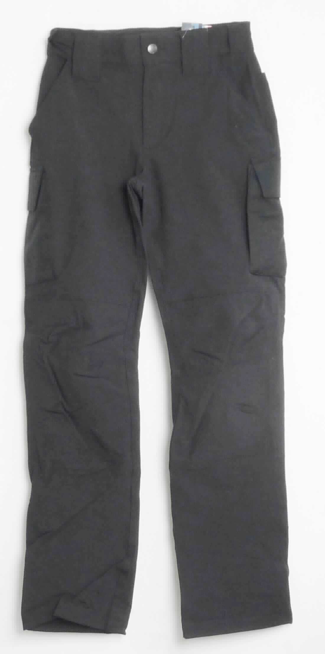 Lange Hose, sog. Funkt.-Cargohose e.s. dynashield solid, A3-Artikelnummer: 6260144, Größe 44, 
Foto siehe Anlage,
- in einem Polybeutel verpackt,
- aus ca. 0,6 mm dicken, einfarbigen Geweben aus laut Antrag 91 % Polyamid und 9 % Elasthan (beides 
  synthetische Chemiefasern),
- in der Taille abschließend, mit einem angesetzten, ca. 5 cm breiten Bund mit Gürtelschlaufen,
- vorn mit einer Öffnung mit Reißverschluss und Patte von links auf rechts (Männerkleidung), die im Taillenbund
  mit einem Knopf geschlossen wird,
- mit verschiedenen ein- und aufgesetzten Taschen (teilweise aus Geweben aus lt. Antrag 100 % Polyamid),
- vorn im Bereich der Knie mit Abnähern ausgestattet und mit einem Gewebe unterlegt,
- mit knöchellangen Hosenbeinen; an den Beinabschlüssen durch Umschlagen und Festnähen gesäumt,
- keine Arbeits- und Berufskleidung.

"Lange Hose, aus Geweben, für Männer, aus synthetischen Chemiefasern, keine Arbeits- und Berufskleidung"
