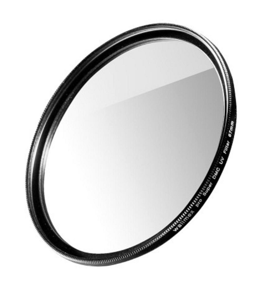 UV-Filter, bestehend aus einer runden Fassung aus Aluminium mit Gewindeanschluss und zusätzlichen Frontgewinde sowie einem UV-Licht absorbierenden Filter aus optisch bearbeitetem Glas (siehe beispielhafte Abbildung in der Anlage). Der Filter ist in den Größen von 52, 55, 58, 62 und 82 mm Filtergewinde erhältlich.
Der Filter wird auf ein Objektiv (nicht Gegenstand dieser vZTA-Entscheidung) geschraubt. Er absorbiert ultraviolettes Licht und verbessert dadurch die Aufnahmequalität. Durch sein Frontgewinde ist er mit anderen Filtern kombinierbar.
Die Ware wird als "gefasstes optisches Element, aus Stoffen aller Art für Instrumente, Apparate und Geräte, nicht aus optisch nicht bearbeiteten Glas, als Filter" eingereiht.