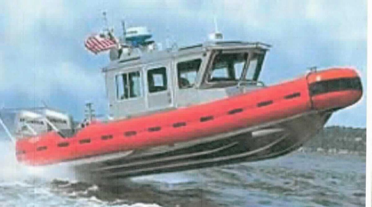 Anderes Wasserfahrzeug, sog. Aluminiumboot mit Kabine und Außenbordmotoren, SAFE 25 FULL Cabin,
Foto siehe Anlage, 
- mit zwei Außenbordmotoren, 
- mit einer Länge von 7,6 m; aufgrund der geringen Länge nicht für die Seeschifffahrt bestimmt,
- mit einer sog. SAFE 25 Full Cabin (Kabine / Aufbau),
- - Achtern, Backbord und Steuerbord mit Türen und an allen Seiten mit Fenstern,
- - mit acht Sitzplätzen,
- mit einem Trockengewicht von ca. 2.775 kg,
- für die Nutzung insbesondere durch Behörden (Küstenwache, Zoll, Grenzschutz, Hafenpolizei) geeignet.

"Anderes Wasserfahrzeug, kein Kriegsschiff, nicht für die Seeschifffahrt, mit einem Gewicht von mehr als 100 kg"
