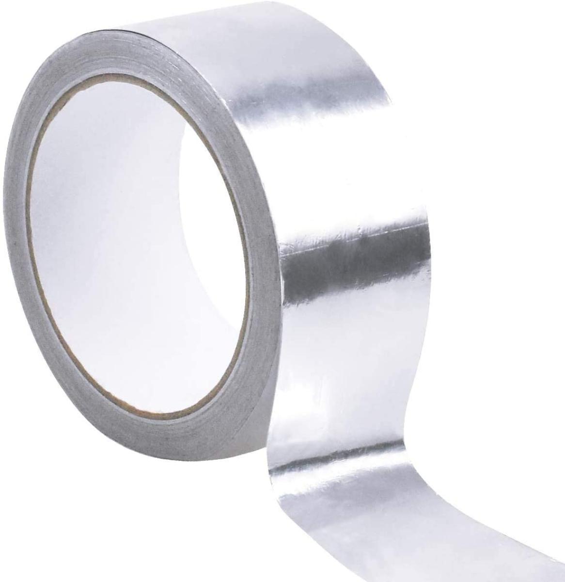 Aluminiumklebeband

Bei der Ware handelt es sich um ein selbstklebendes Flacherzeugnis aus Aluminium. Die Ware ist 50 mm breit und auf Rollen zu 20 m aufgerollt. Die Folie hat eine Dicke von 0,025 mm (ohne Unterlage). Die Ware hat eine Gesamtdicke von 0,065 oder 0,075 mm. Sie ist einseitig mit einem Acrylklebstoff überzogen.
Die Ware wird zum Dämmen, Isolieren oder Abdichten von metallischen Oberflächen verwendet.
Die Aluminiumfolie ist charakterbestimmender Bestandteil der Ware.

Die Ware wird nach ihrer stofflichen Beschaffenheit als Folien und dünne Bänder, aus Aluminium (auch bedruckt oder auf Papier, Pappe, Kunststoff oder ähnlichen Unterlagen), mit einer Dicke (ohne Unterlage) von 0,2 mm oder weniger, auf Unterlage, mit einer Dicke (ohne Unterlage) von 0,021 mm bis 0,2 mm, andere in den TARIC-Code 7607 2090 90 eingereiht.