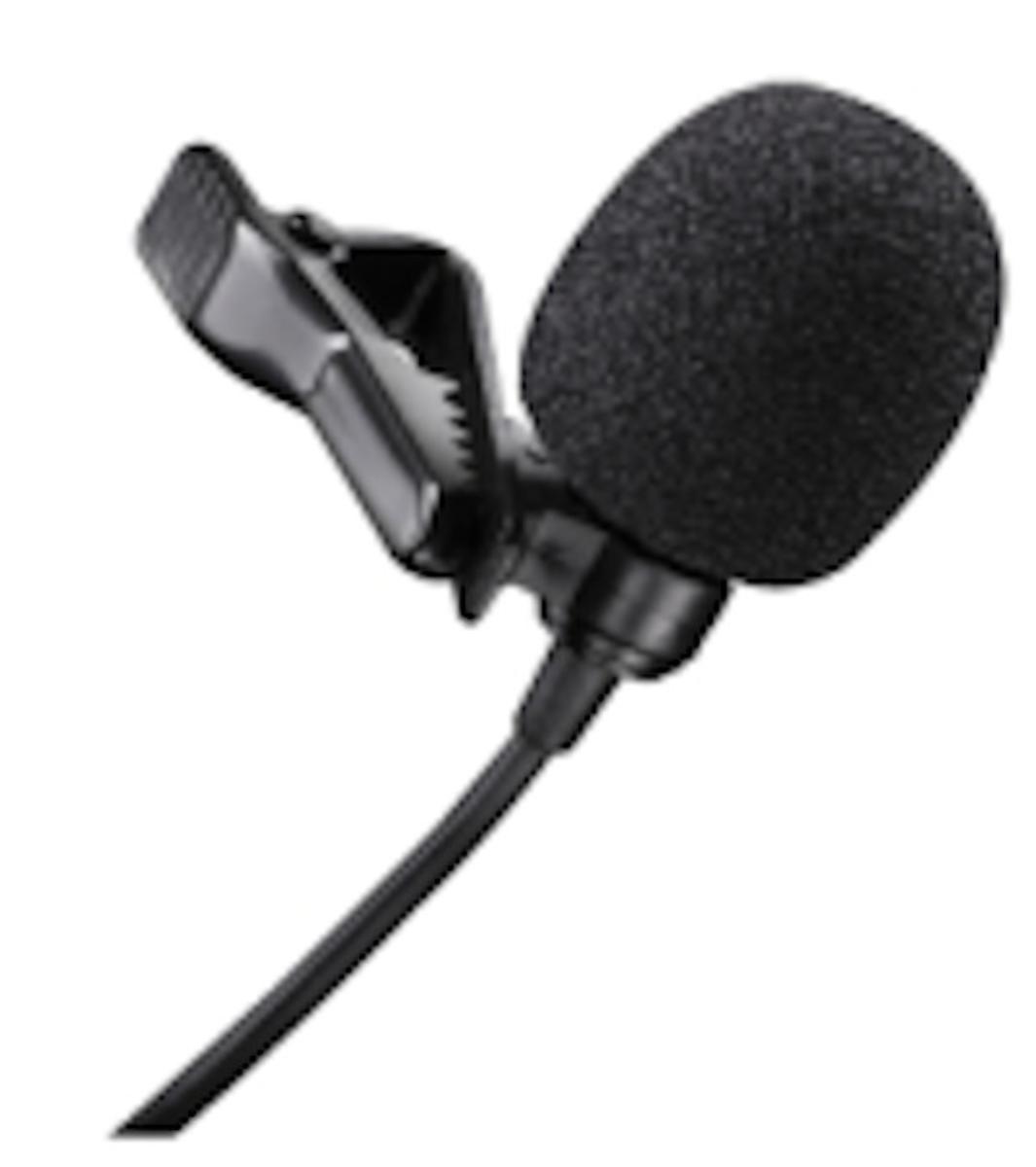 Lavalier-Mikrofon,
- aus einem Kondensator-Mikrofon mit einem Frequenzbereich 35 Hz bis 18 kHz in einem
  Gehäuse mit fest angebrachtem Kabel (Länge: 1200 mm) mit 3,5 mm Klinkenstecker
  (Abbildung siehe Anlage),
- zum Umwandeln von Schallwellen in elektrische Impulse,
- zusammen mit Beipack (2 Befestigungsclips, 2 Schaumstoffwindschutzhauben, Tasche)
  in einer gemeinsamen Verkaufsumschließung.
Das Lavalier-Mikrofon bestimmt den Charakter des Ganzen.

"Mikrofon, in Warenzusammenstellung mit nicht charakterbestimmendem
 Beipack in Aufmachung für den Einzelverkauf"